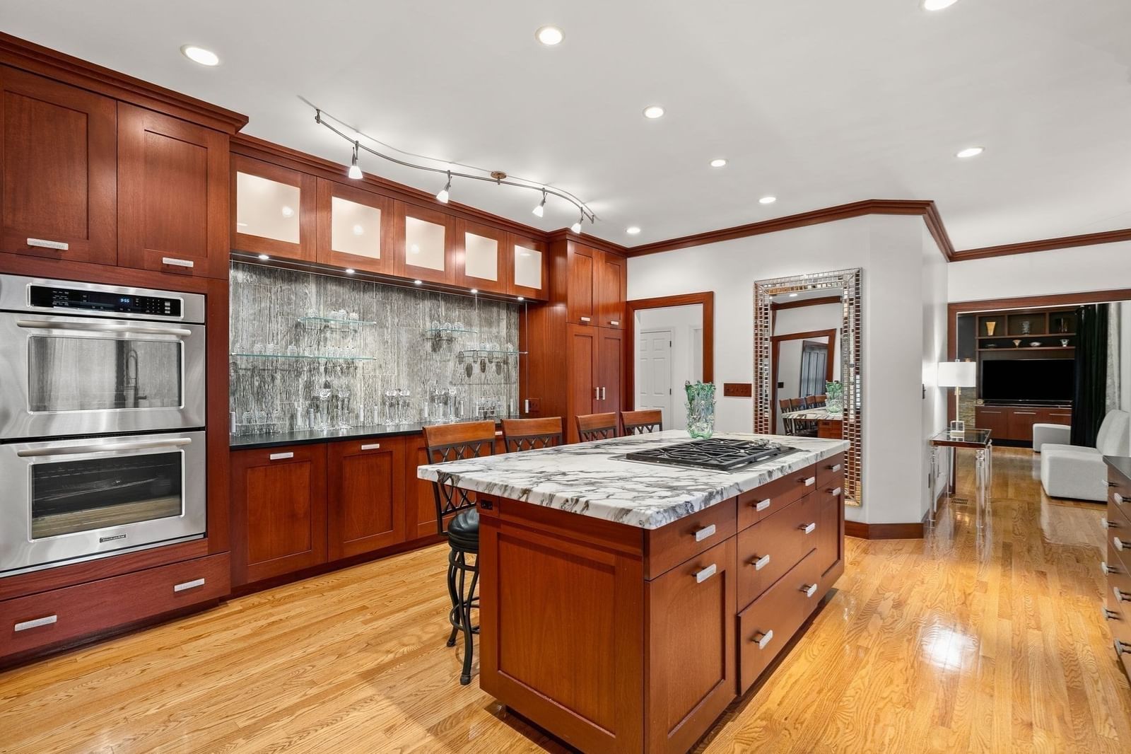 10 Holly Lane Beverly — Photo 11 of 40