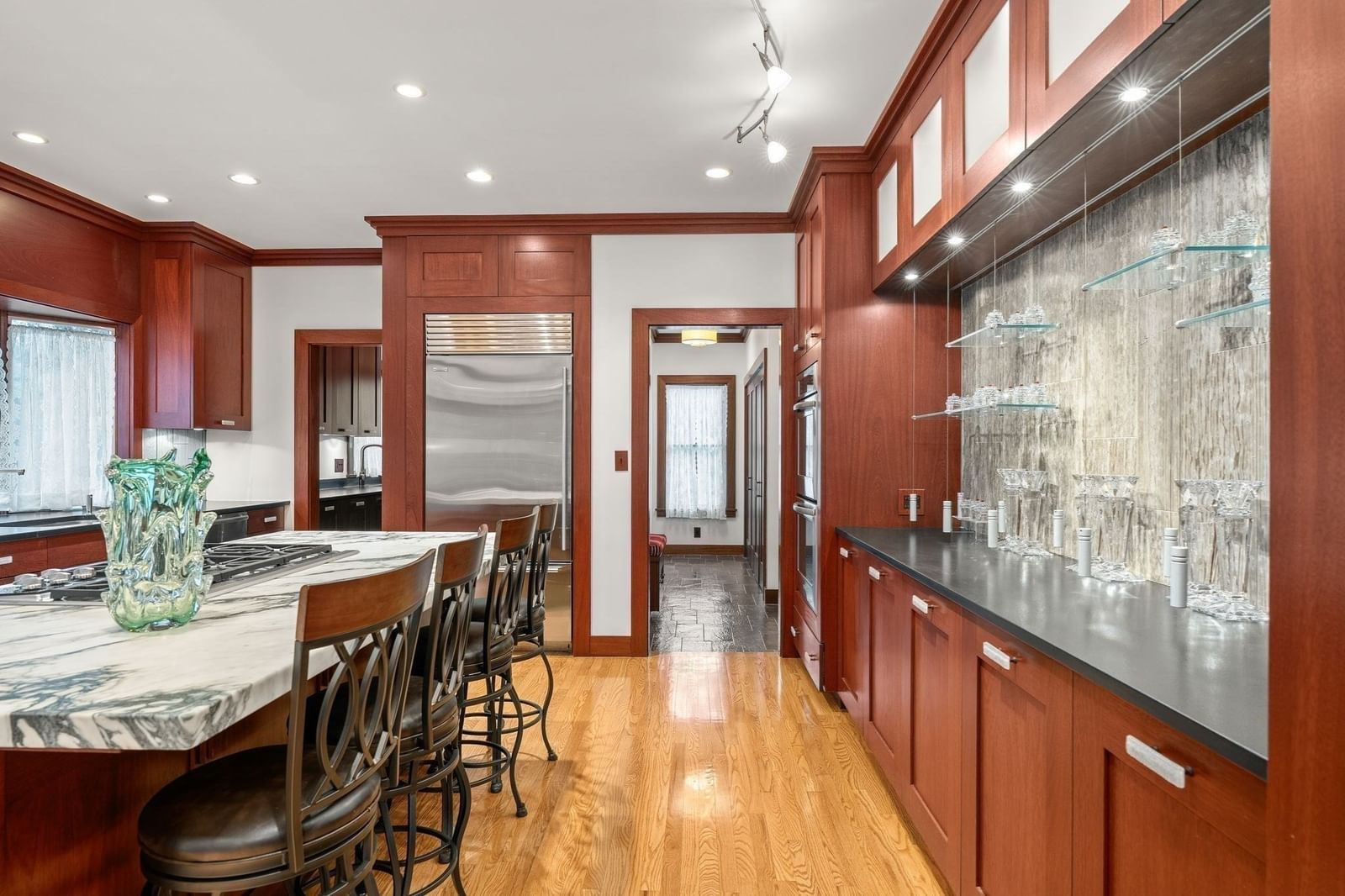 10 Holly Lane Beverly — Photo 12 of 40