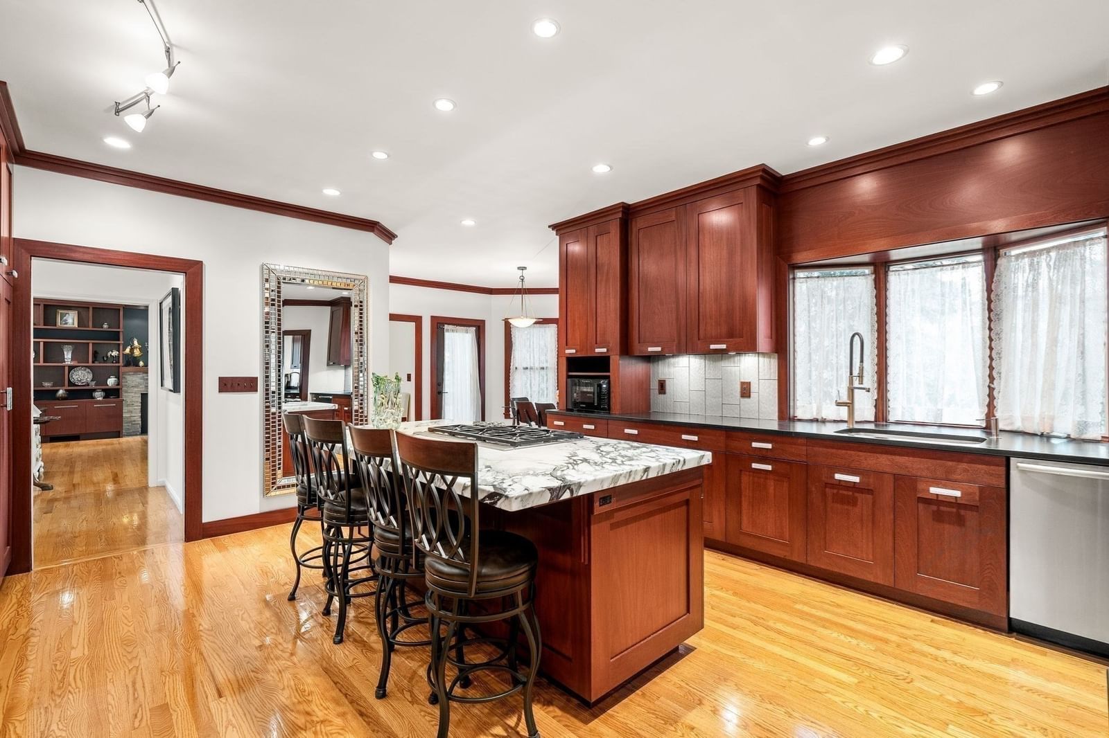 10 Holly Lane Beverly — Photo 13 of 40
