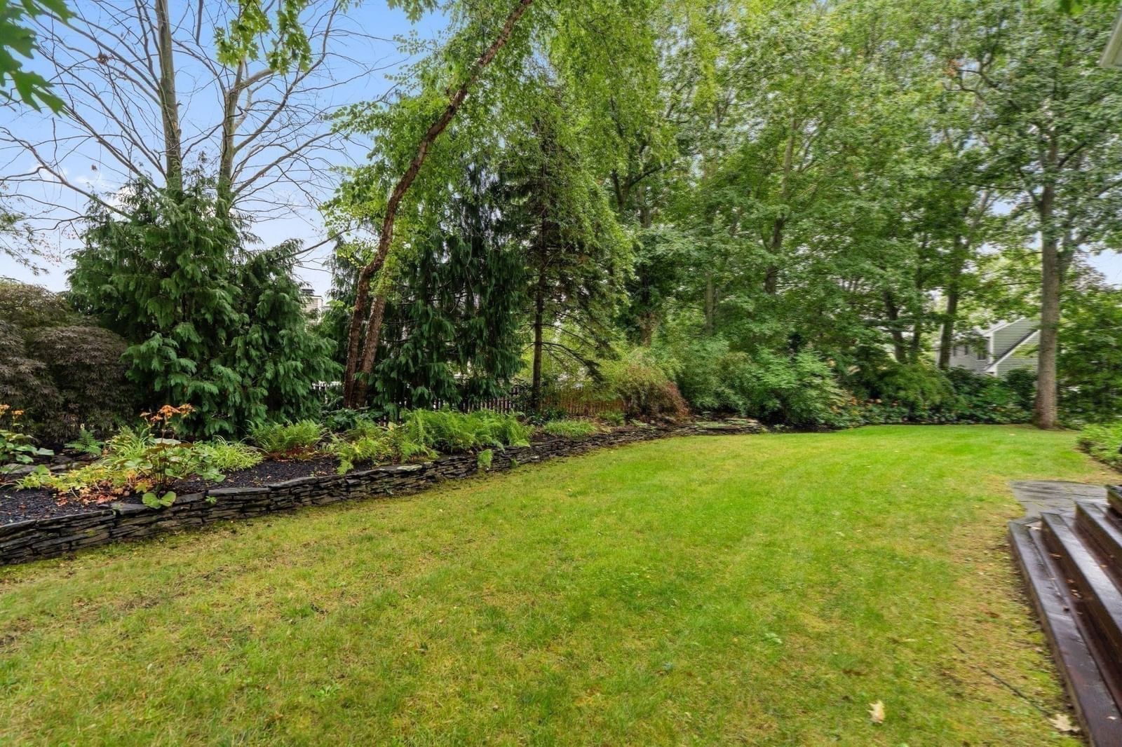 10 Holly Lane Beverly — Photo 37 of 40