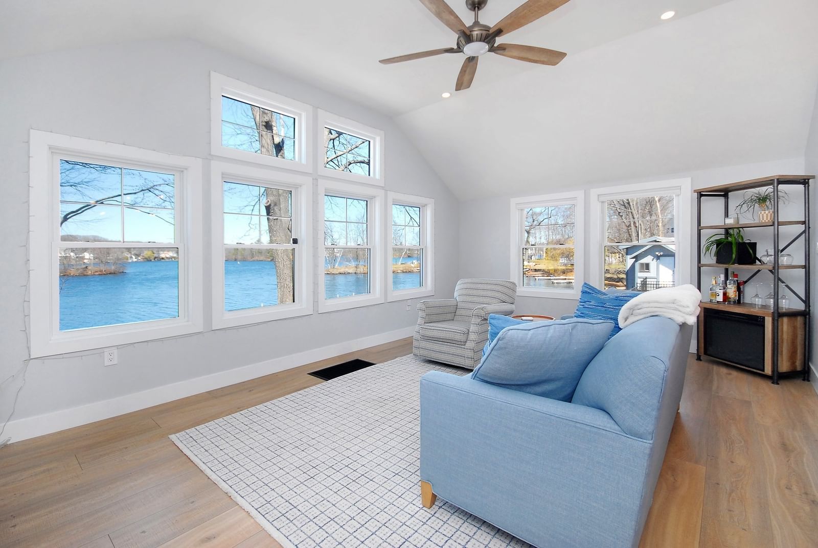 36 Canna Dr Shrewsbury — Photo 4 of 39