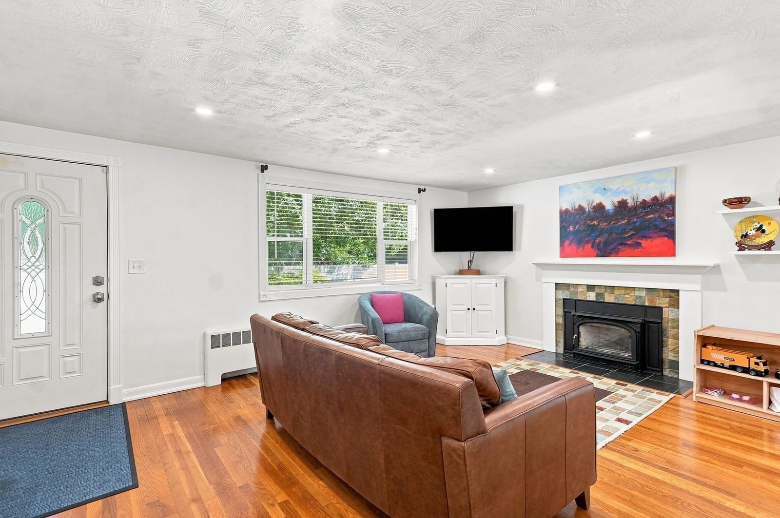 346 Weston Street Waltham — Photo 4 of 36