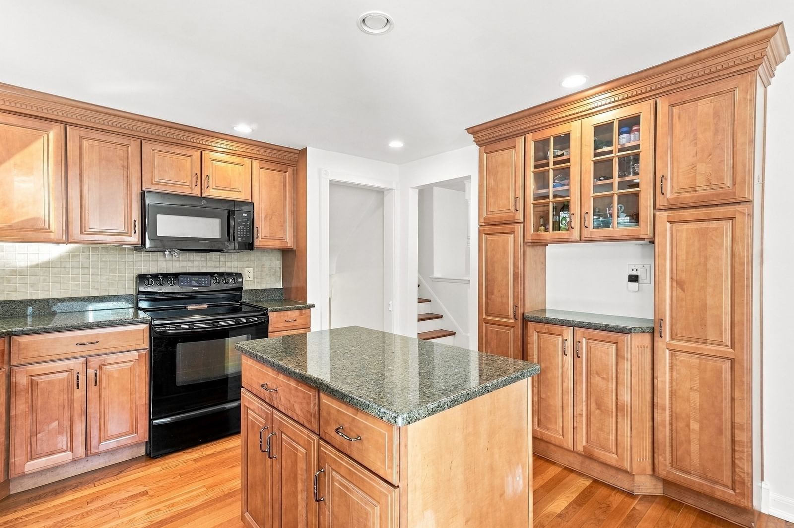 346 Weston Street Waltham — Photo 7 of 36