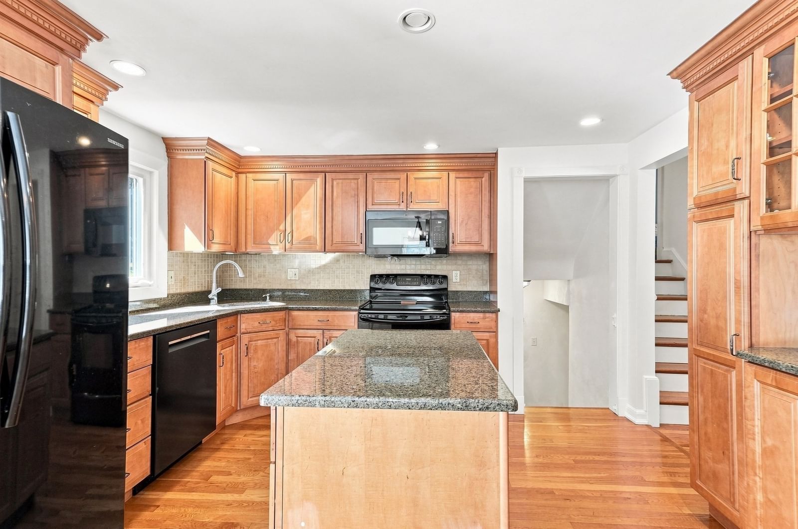 346 Weston Street Waltham — Photo 8 of 36