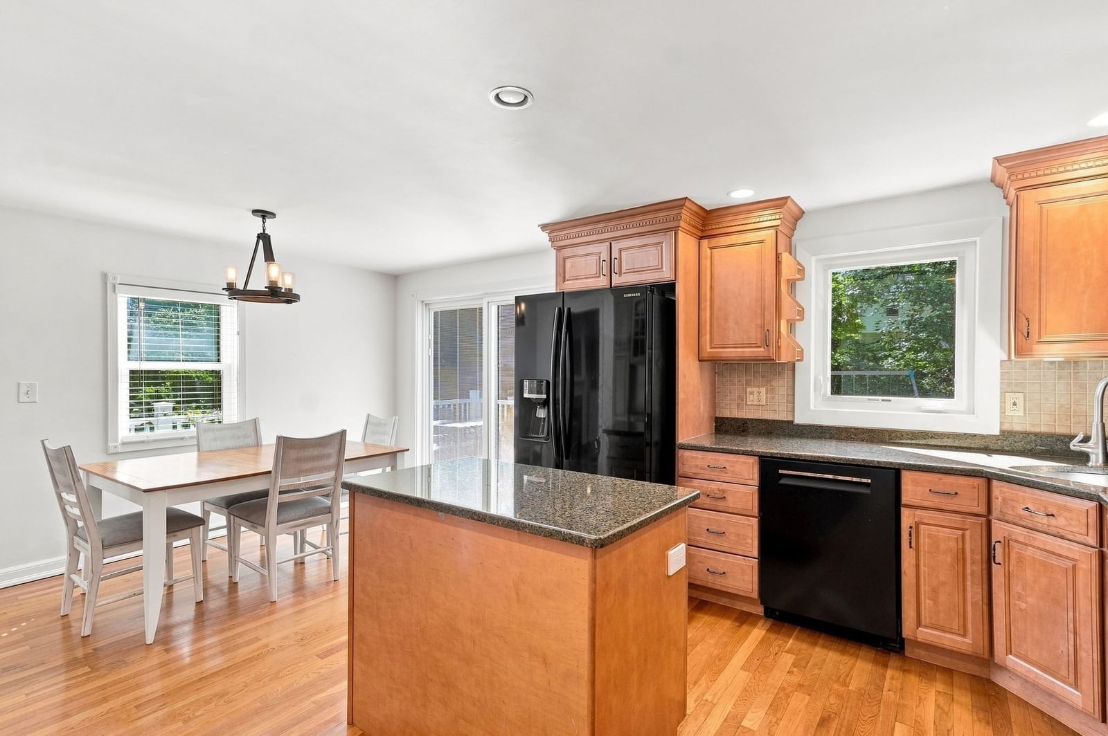 346 Weston Street Waltham — Photo 9 of 36