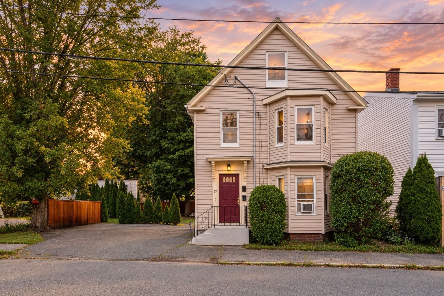 19 Charnock St #2 Beverly — Photo 2 of 41
