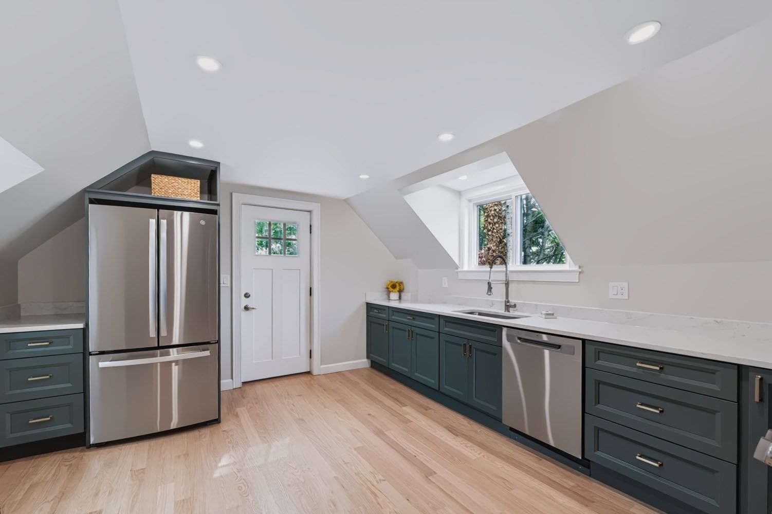 19 Charnock St #2 Beverly — Photo 5 of 41