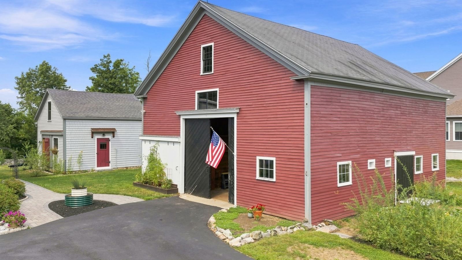 15 Coleman Rd Newbury — Photo 3 of 42