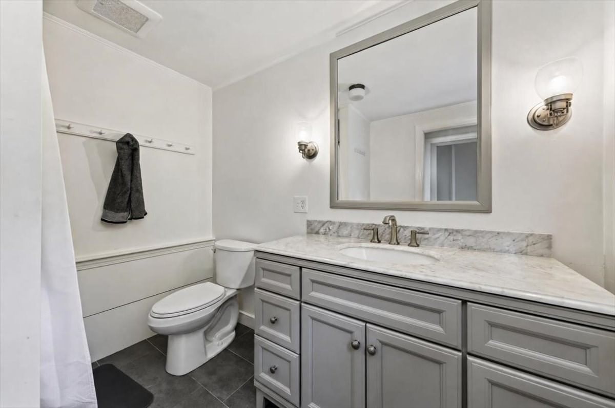 81 Hobart St Hingham — Photo 17 of 34