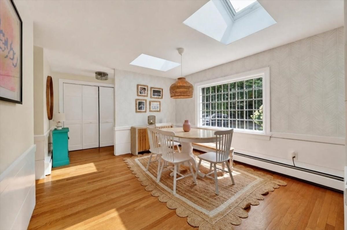 81 Hobart St Hingham — Photo 3 of 34