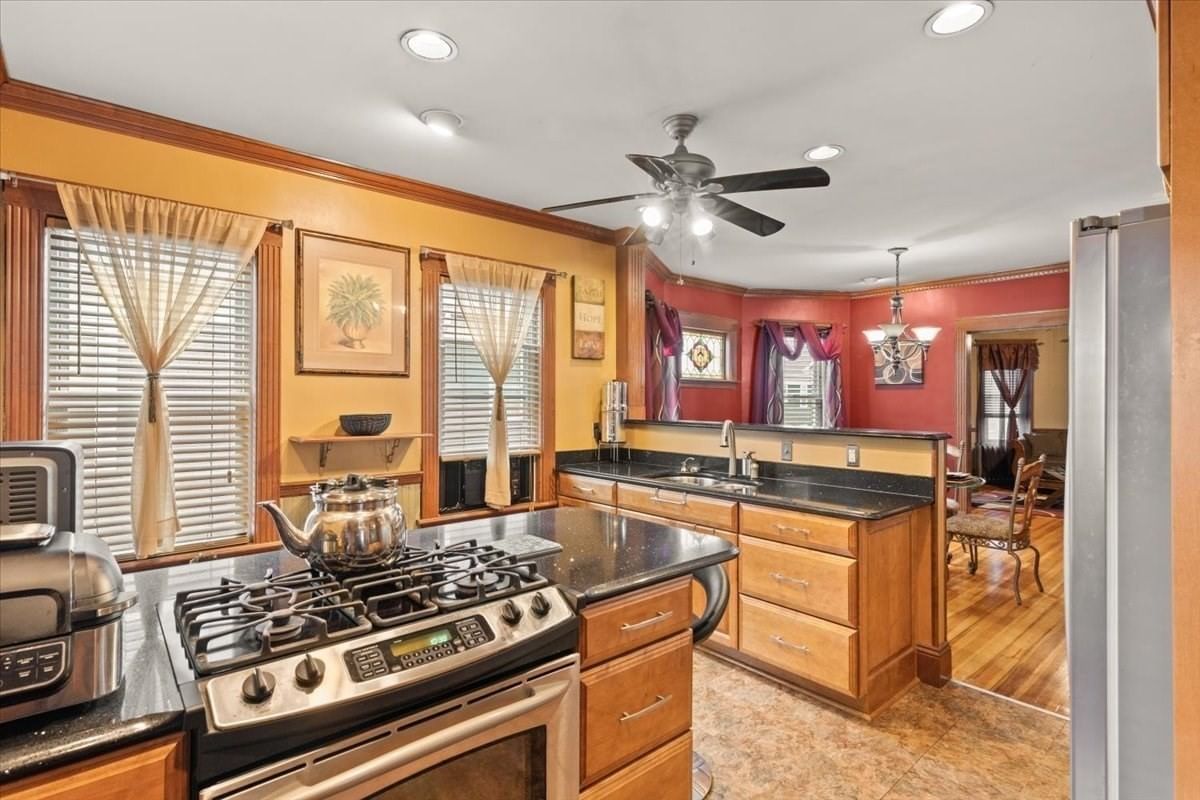 15 Whitten St Boston — Photo 4 of 42