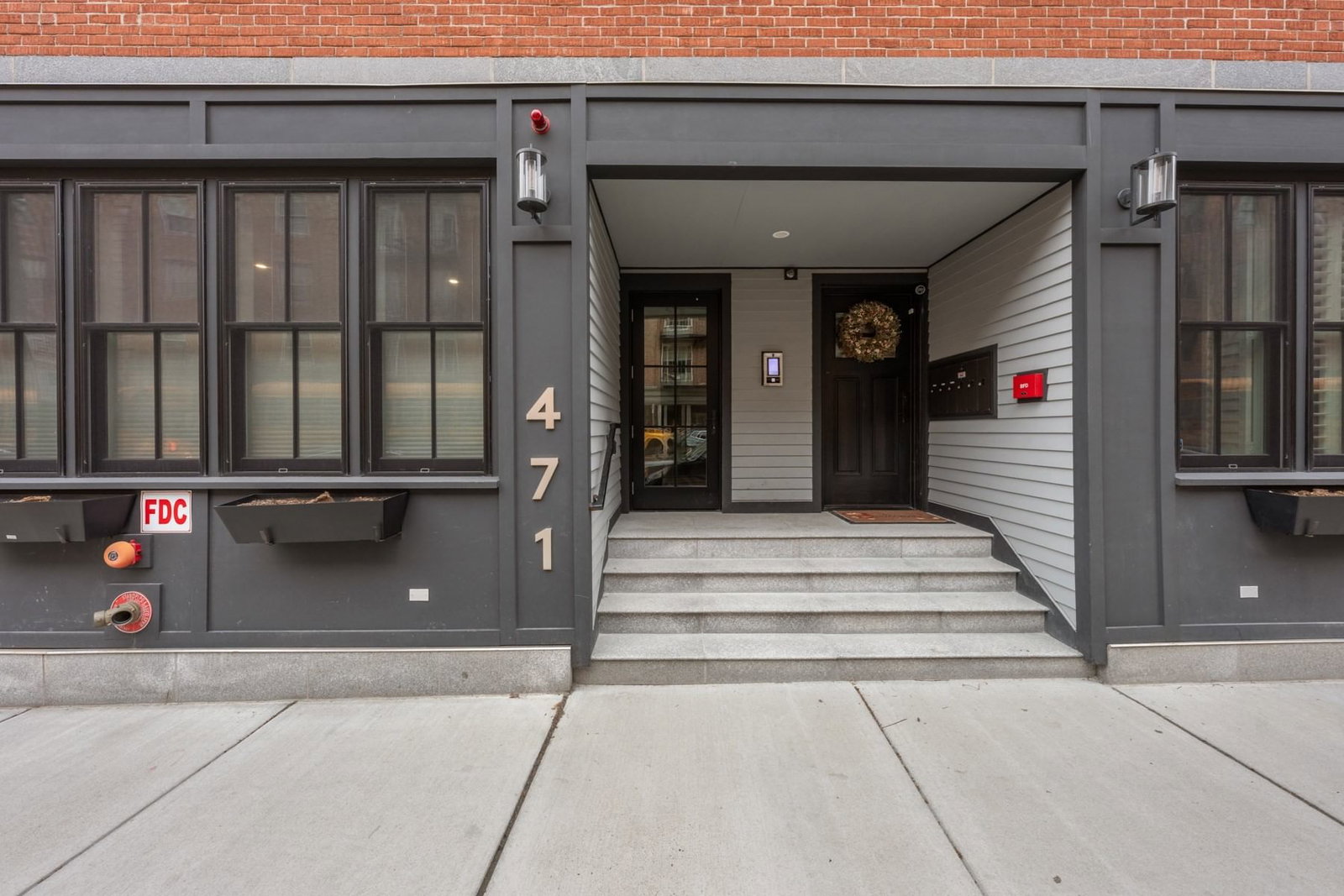 471 Hanover St #2 Boston — Photo 12 of 12
