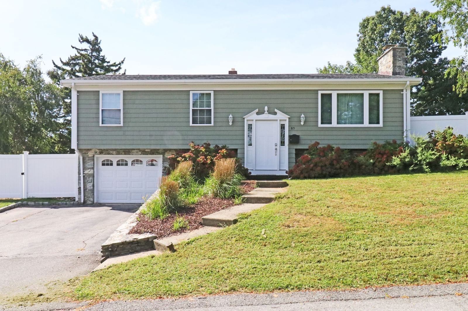 Property at 85 Forsyth Ave, Somerset, MA 02726