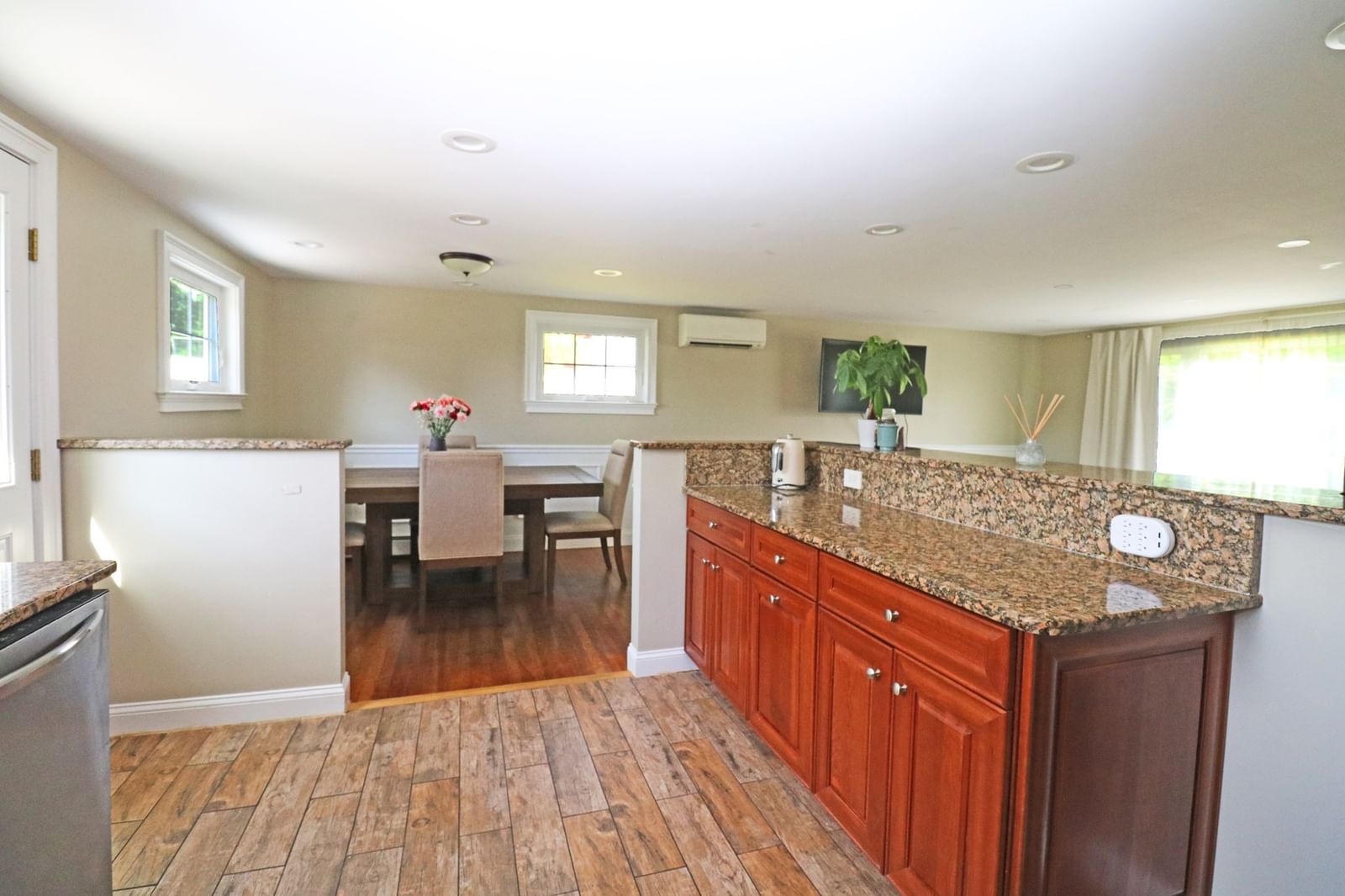 85 Forsyth Ave Somerset — Photo 18 of 41