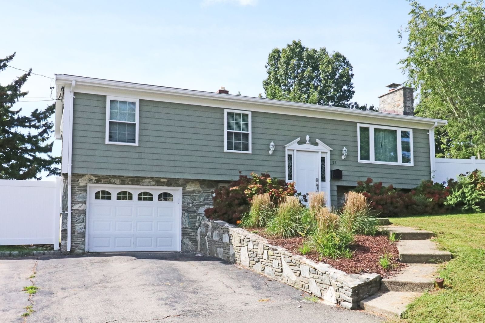 85 Forsyth Ave Somerset — Photo 3 of 41