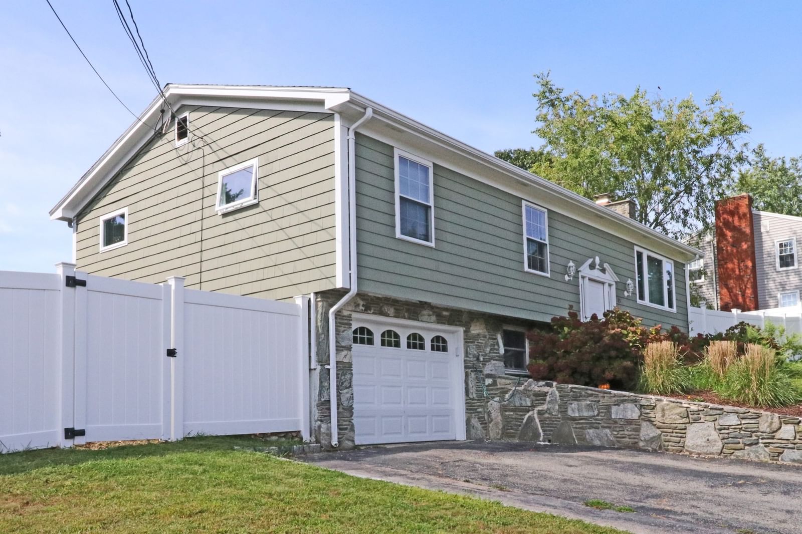 85 Forsyth Ave Somerset — Photo 4 of 41