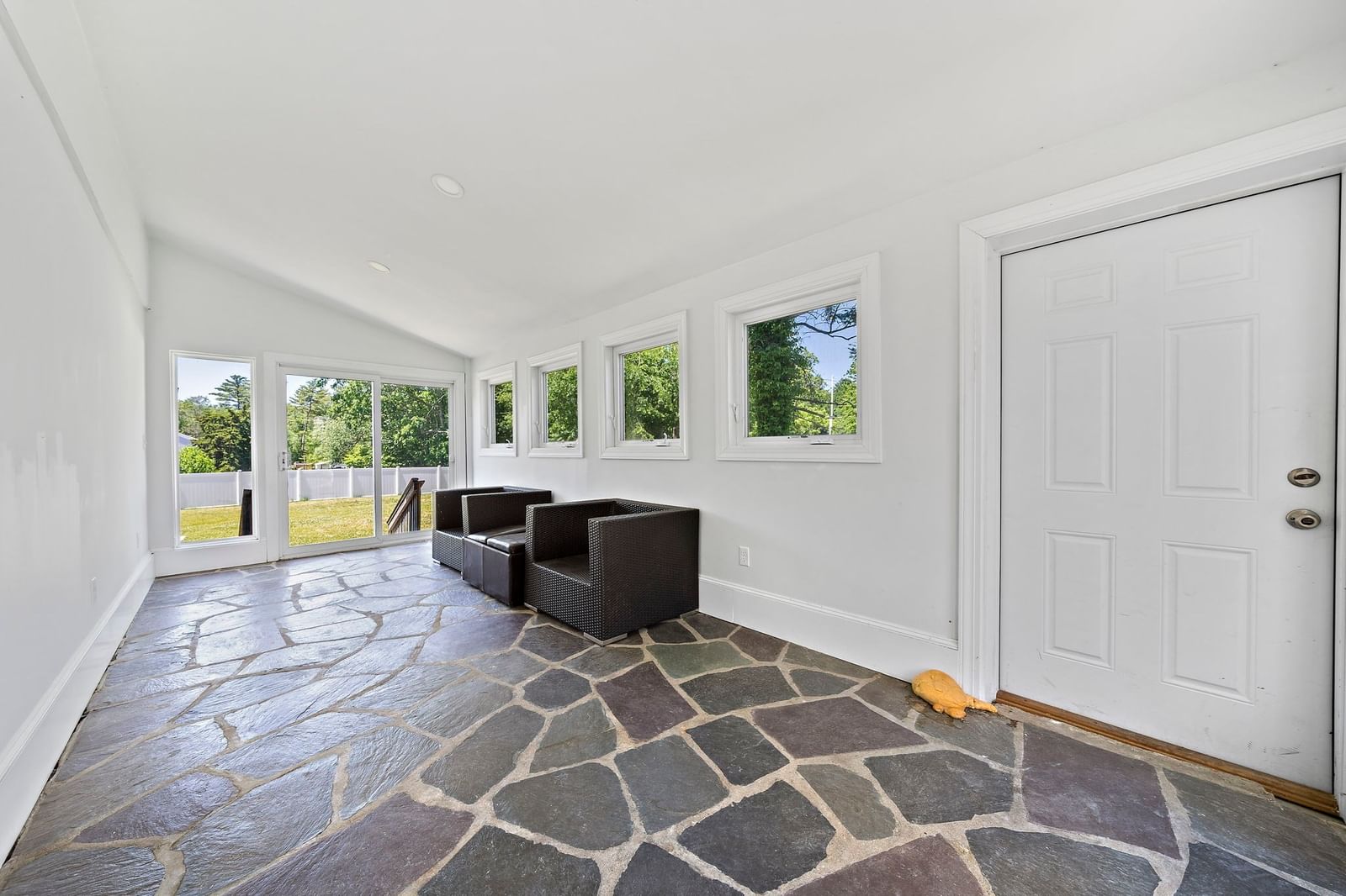 139 Washington Street East Bridgewater — Photo 16 of 27