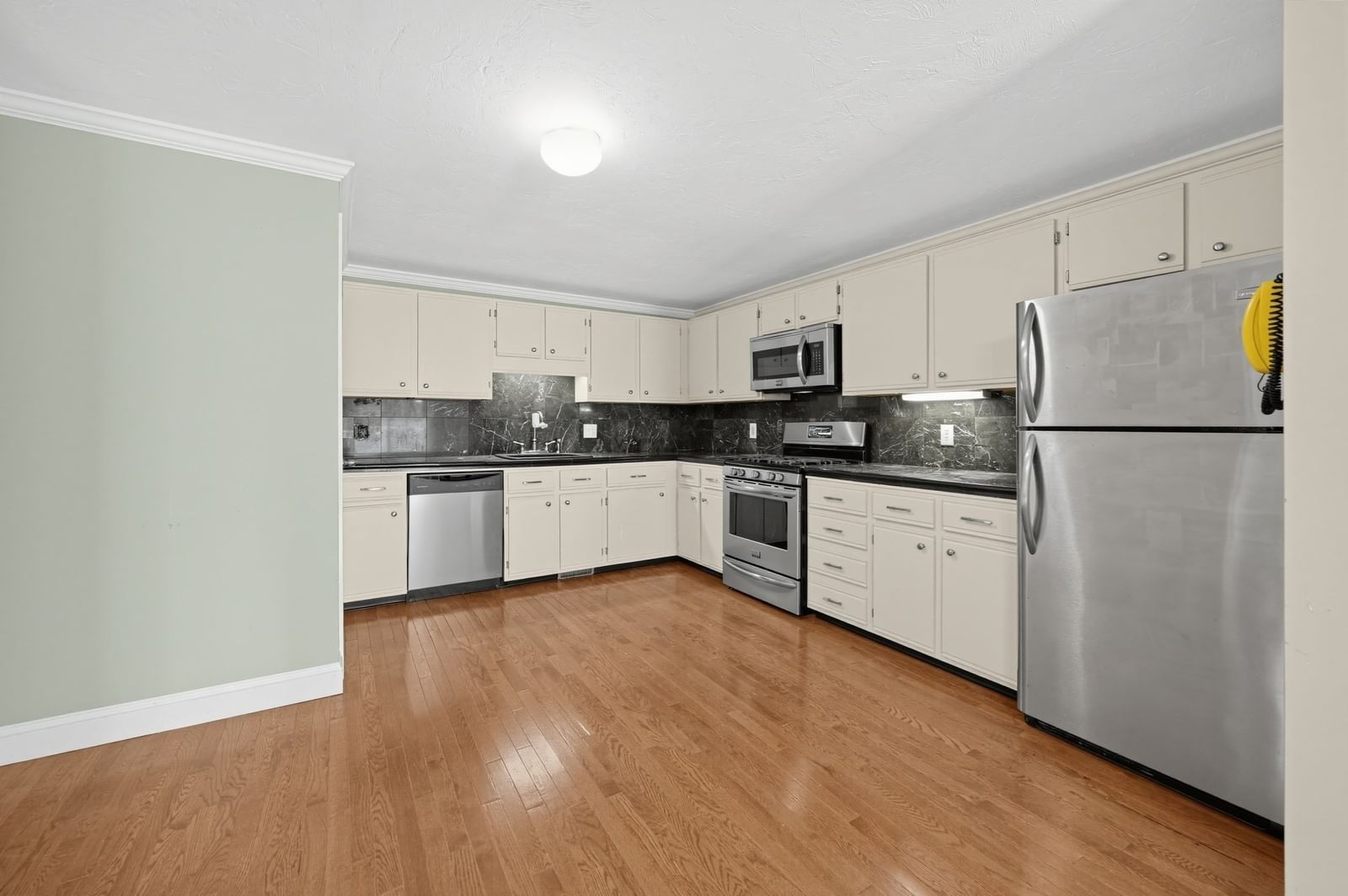 144 Hart St #2 Taunton — Photo 2 of 23