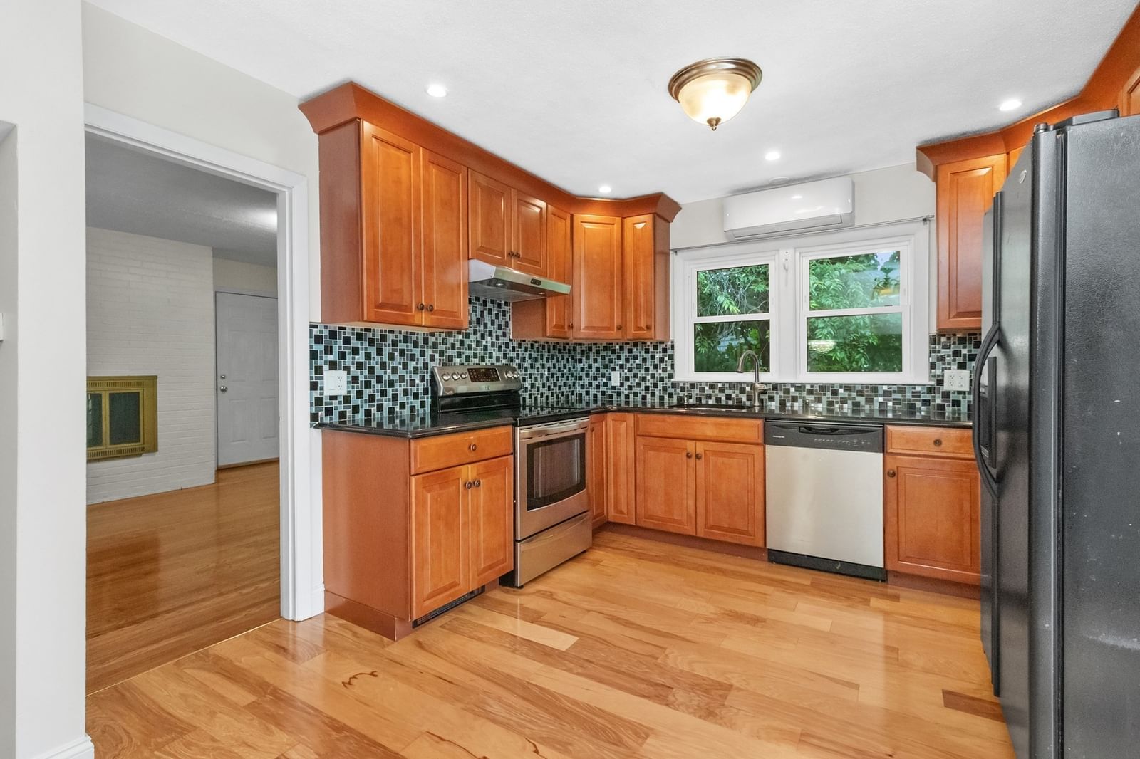 17 Churchill Rd Winchester — Photo 16 of 37