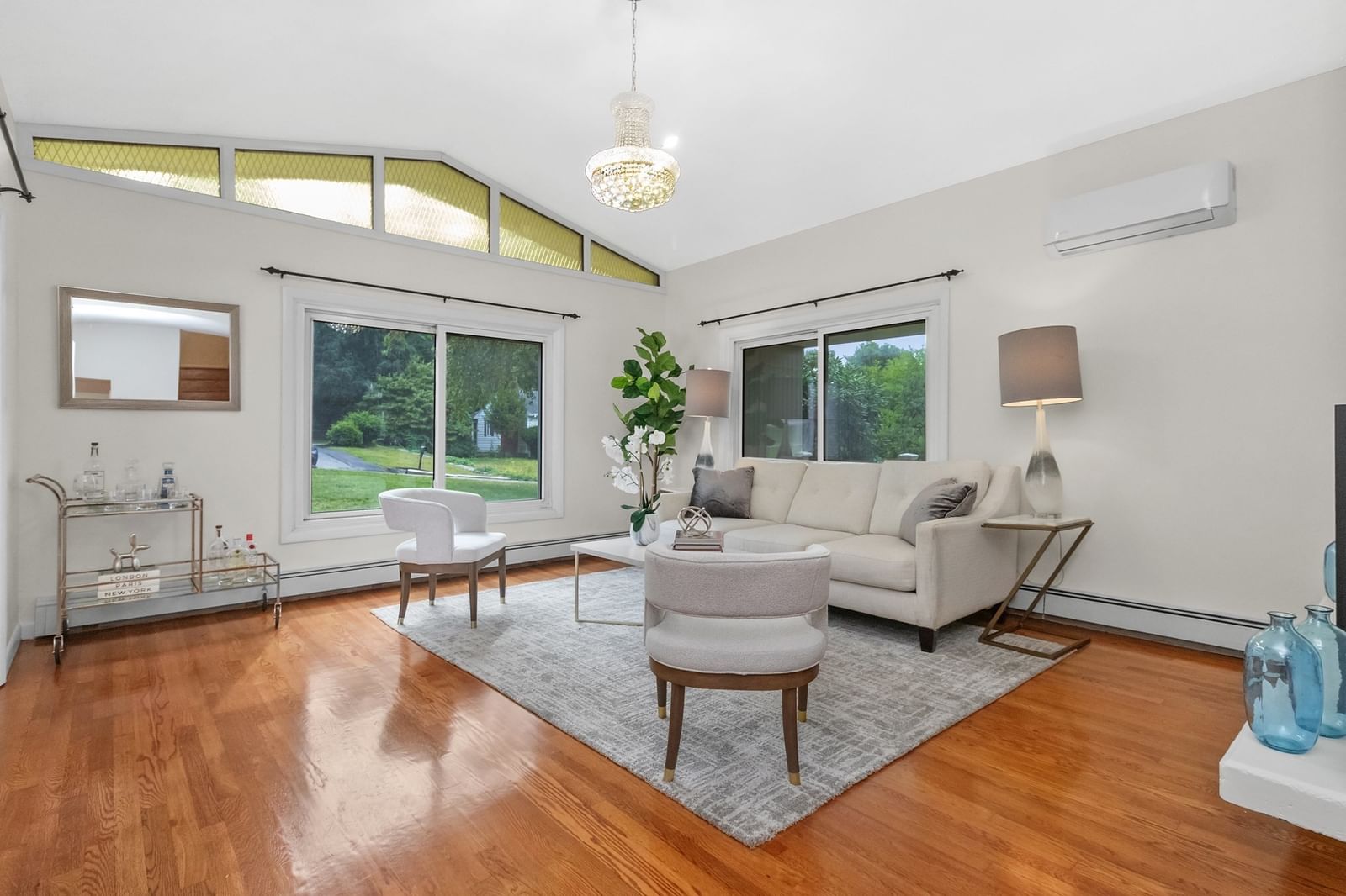 17 Churchill Rd Winchester — Photo 4 of 37