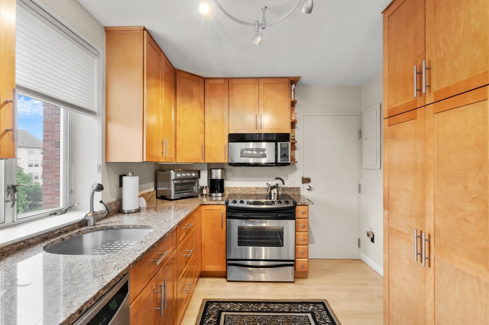 20 Hammond Pond Pkwy #504 Newton — Photo 7 of 24