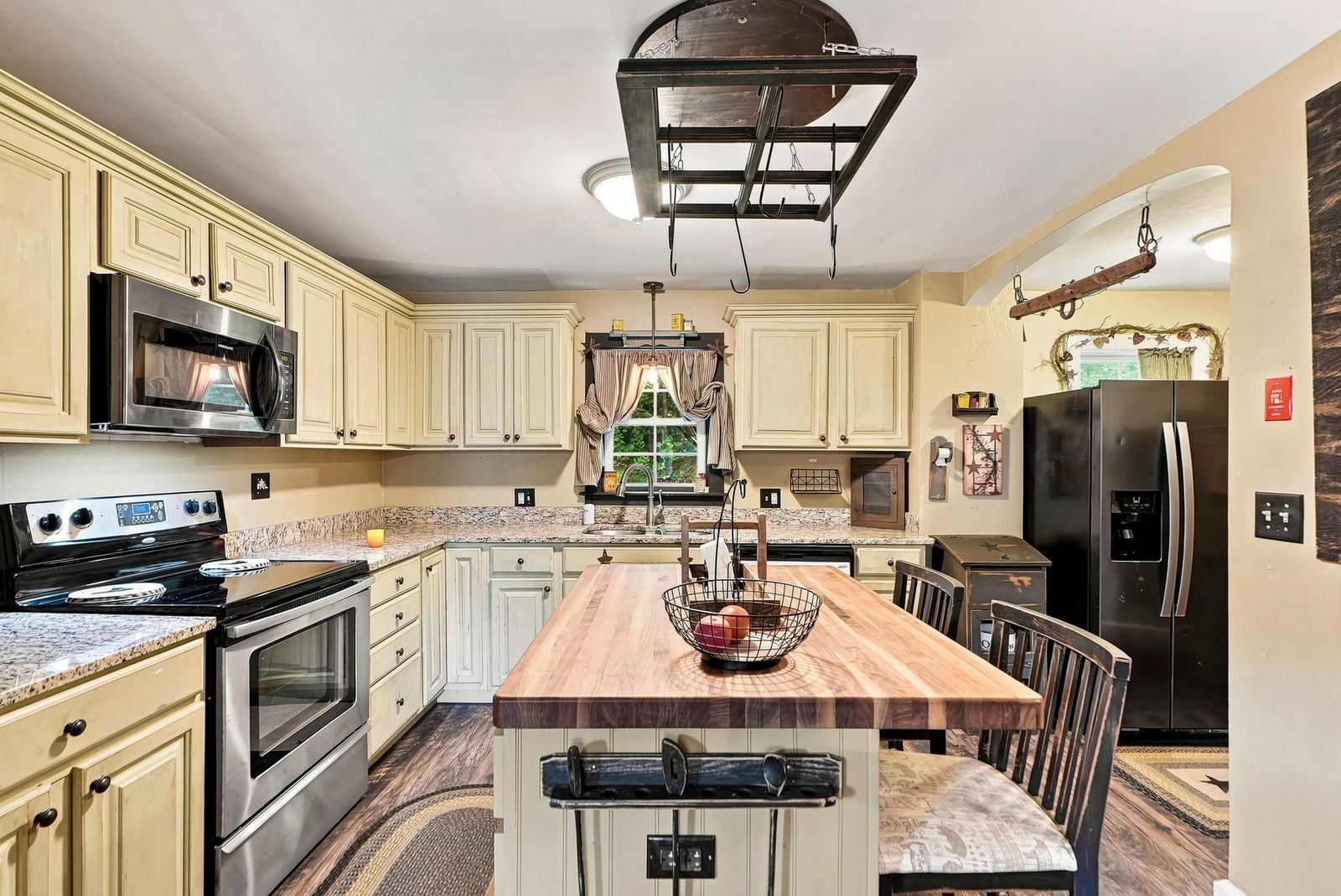 138 Purchase St Milford — Photo 8 of 40