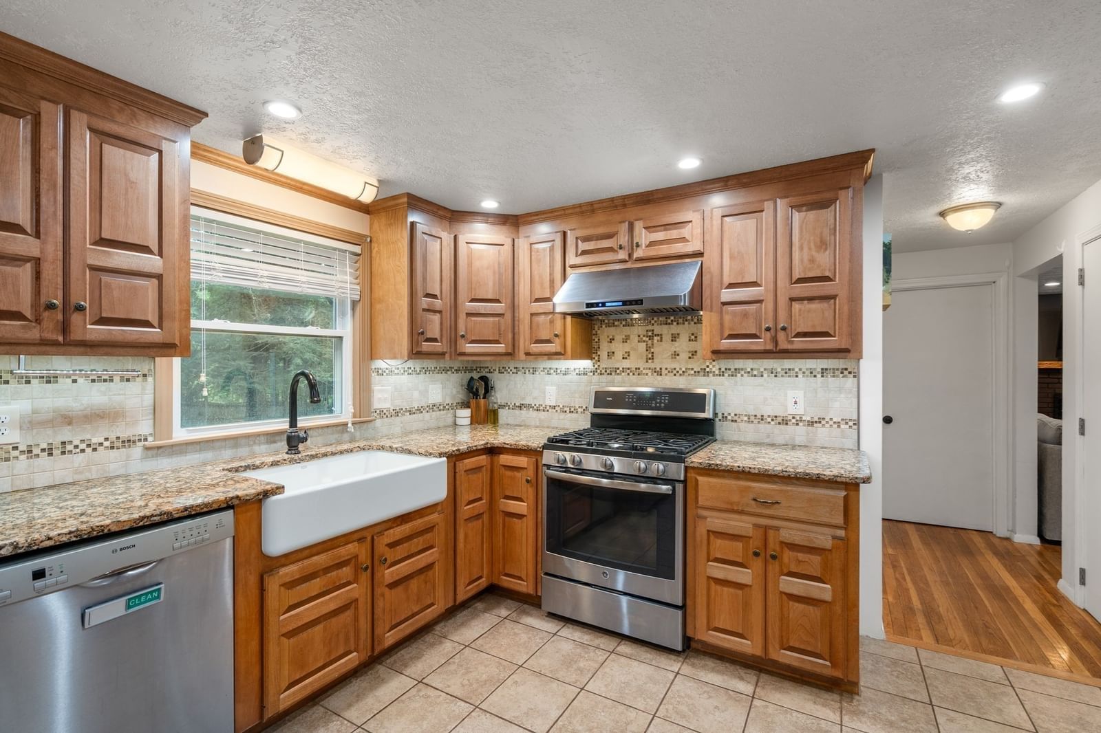 26 Joyce Ln Bellingham — Photo 10 of 37