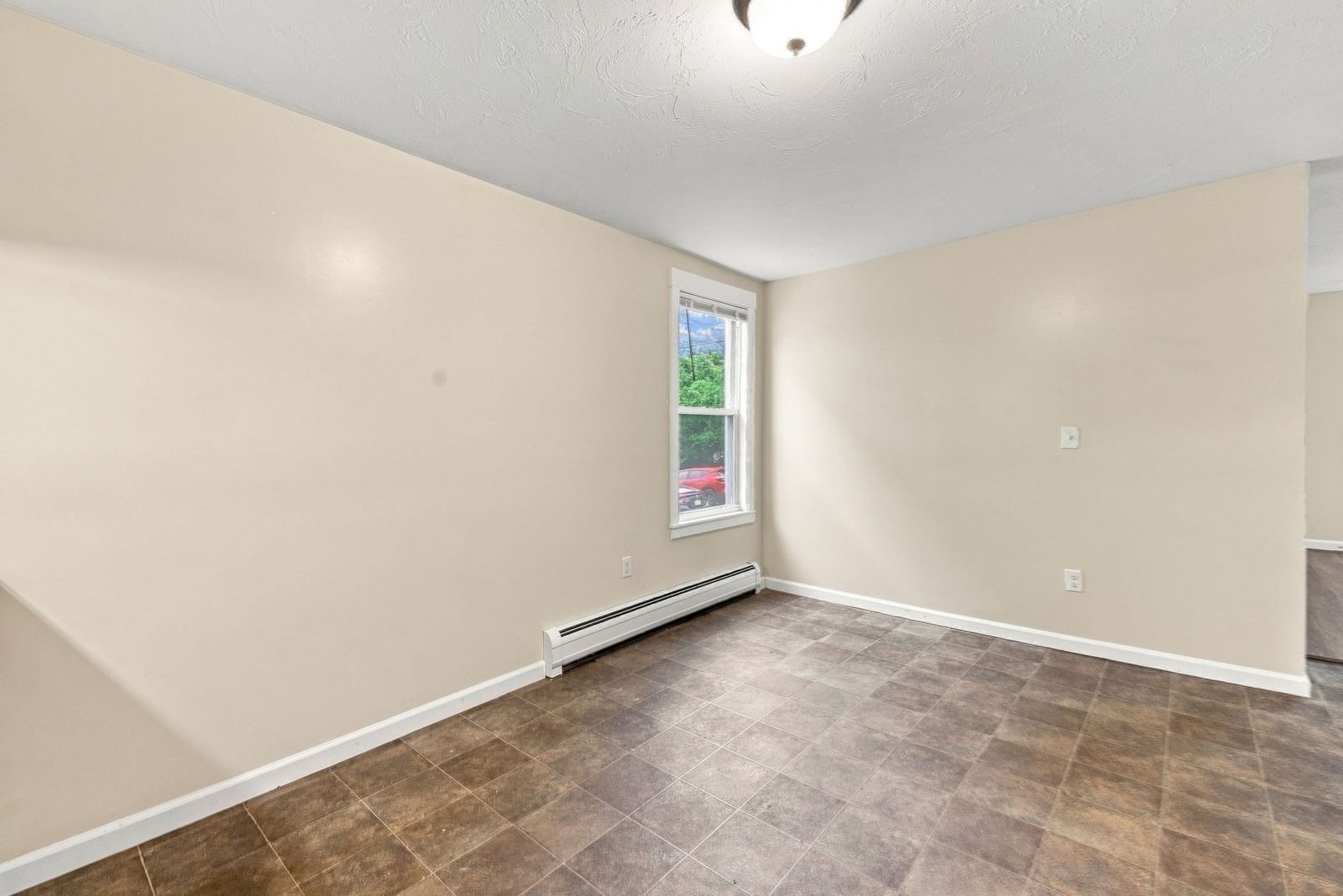27 Regan St Gardner — Photo 10 of 41