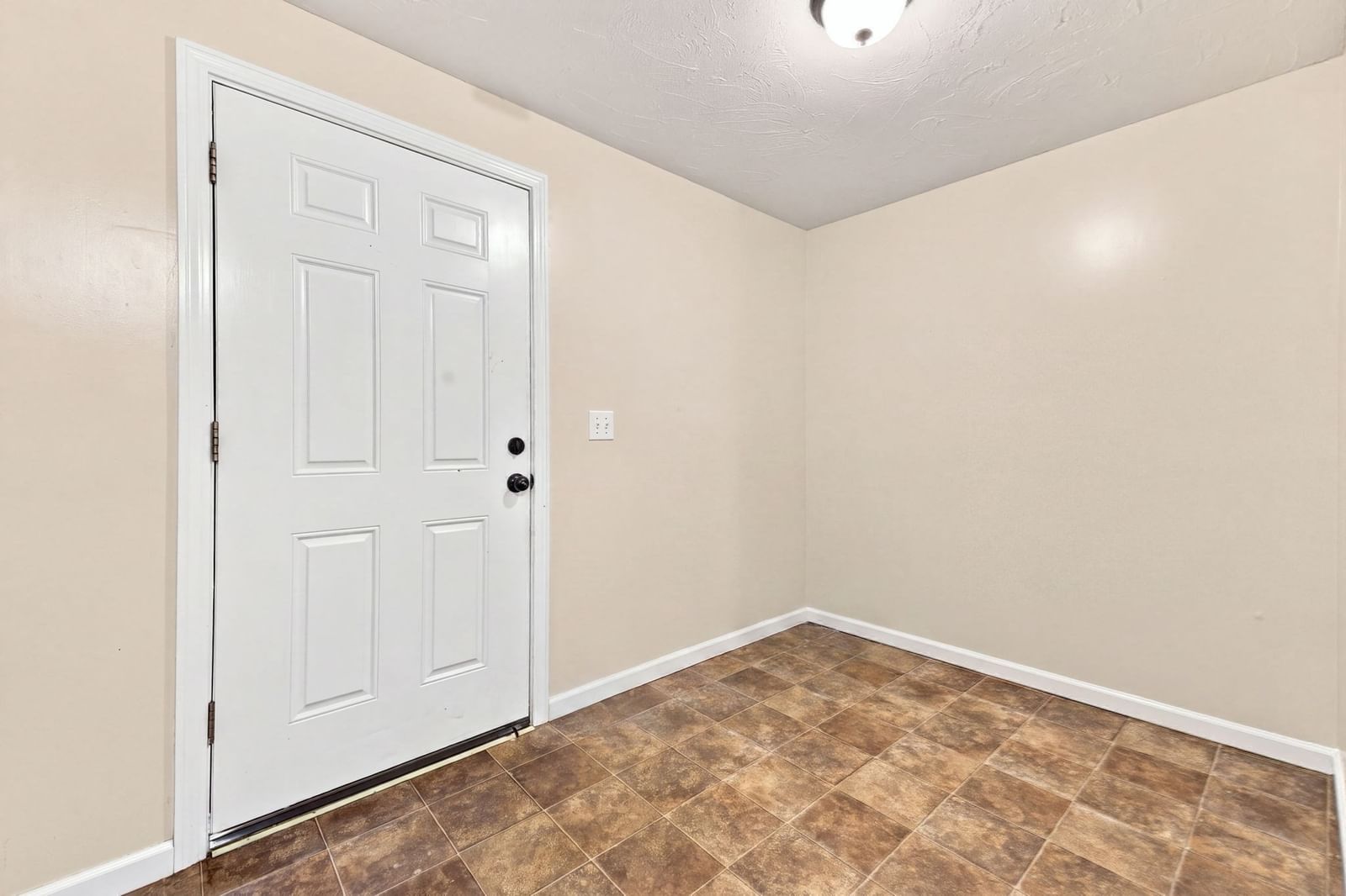 27 Regan St Gardner — Photo 19 of 41