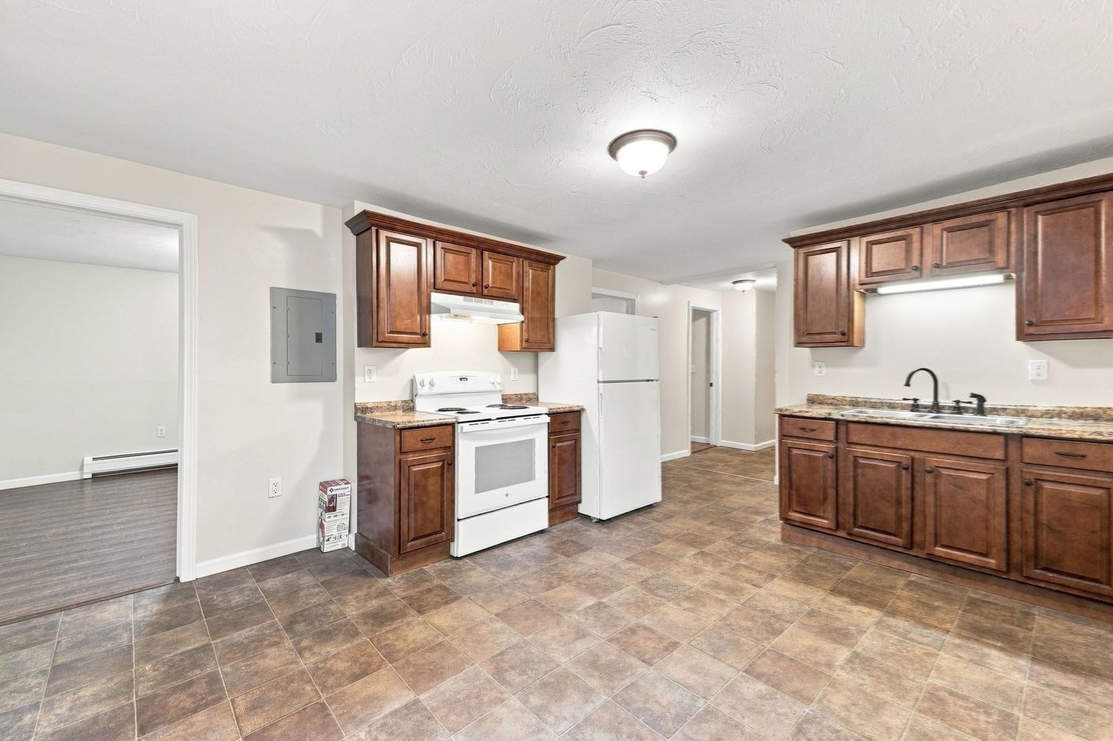 27 Regan St Gardner — Photo 7 of 41