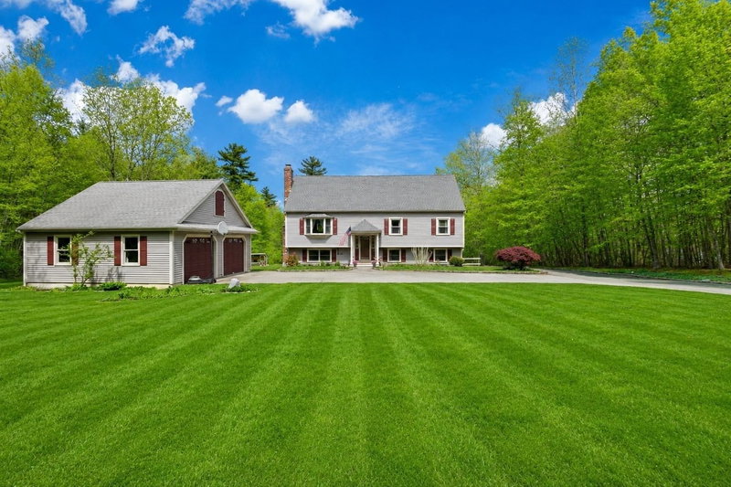 2 Howard Ln