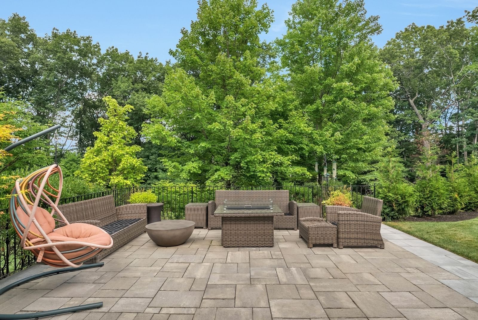 25 Holly Cir Weston — Photo 28 of 33
