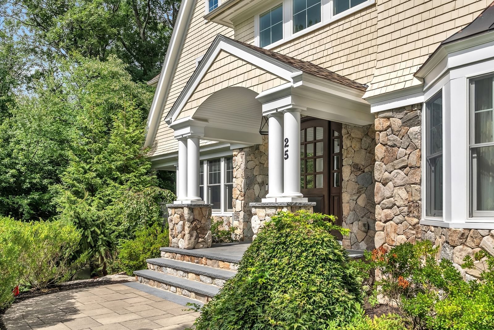 25 Holly Cir Weston — Photo 3 of 33