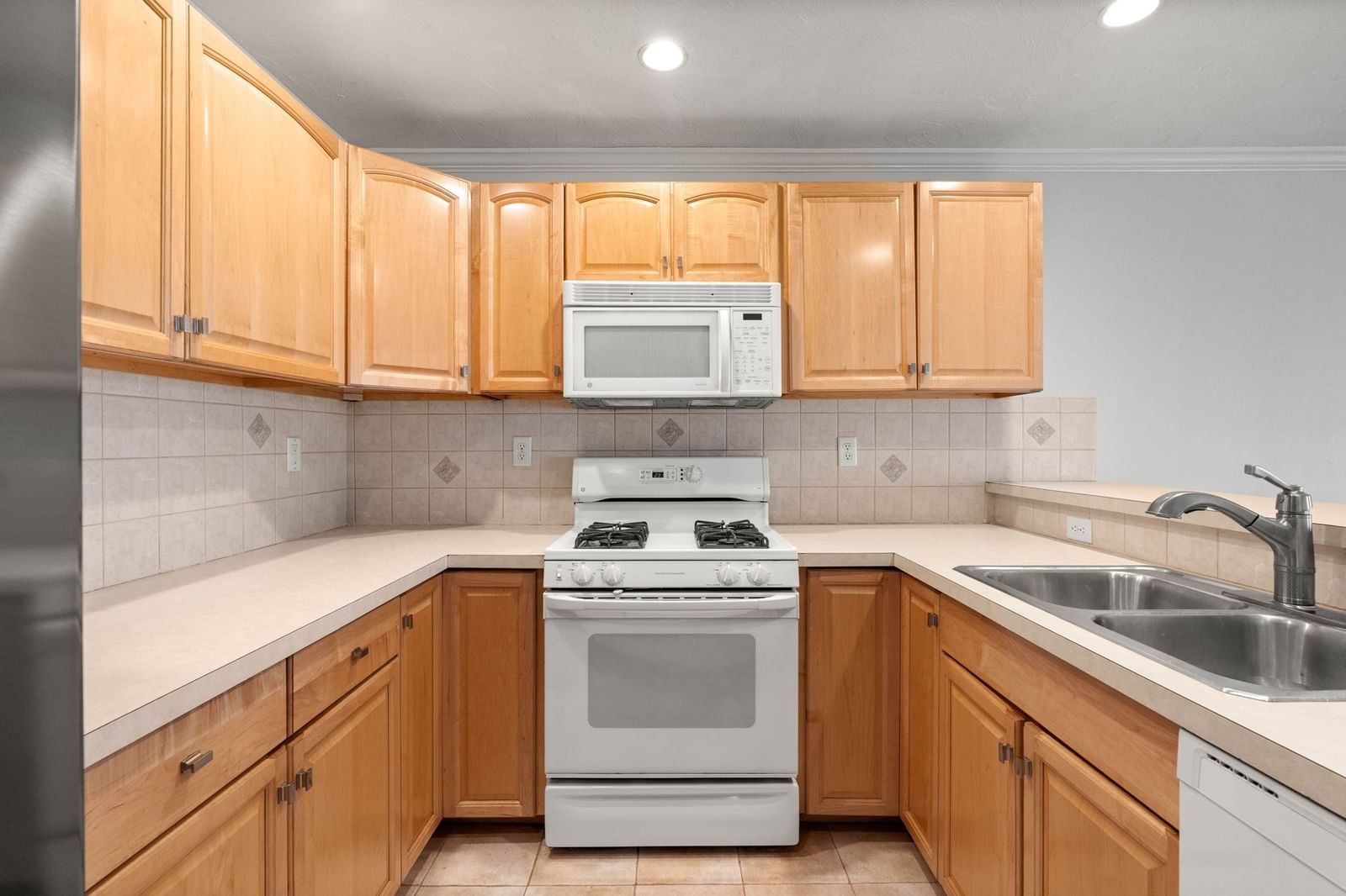 201 Main St #2 Woburn — Photo 7 of 42