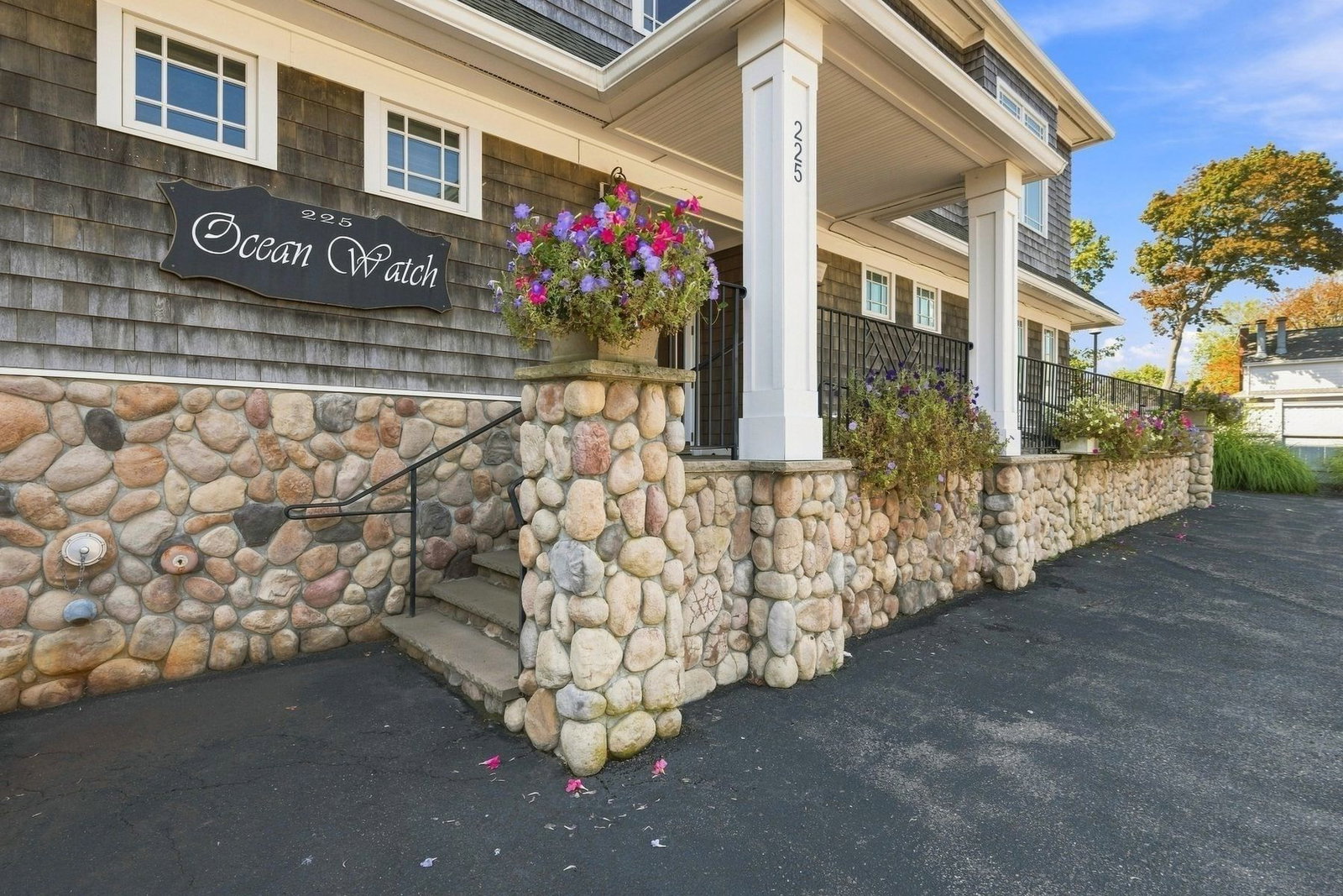 225 Humphrey Street #6 Swampscott — Photo 2 of 42