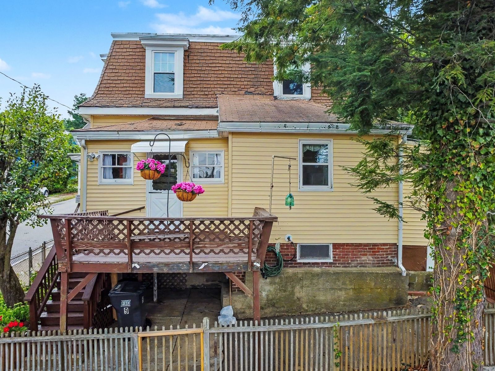 9 Varnum Street Haverhill — Photo 3 of 33