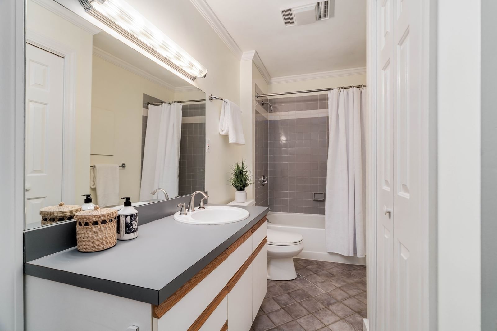 192 Chestnut Avenue #D Boston — Photo 22 of 34