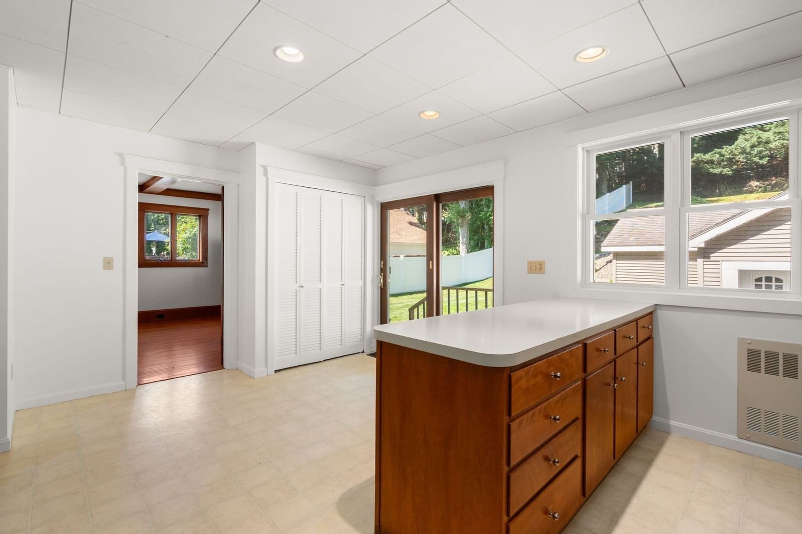 43 Laconia Rd Worcester — Photo 11 of 37