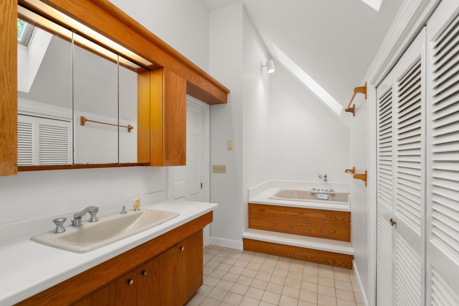 43 Laconia Rd Worcester — Photo 20 of 37
