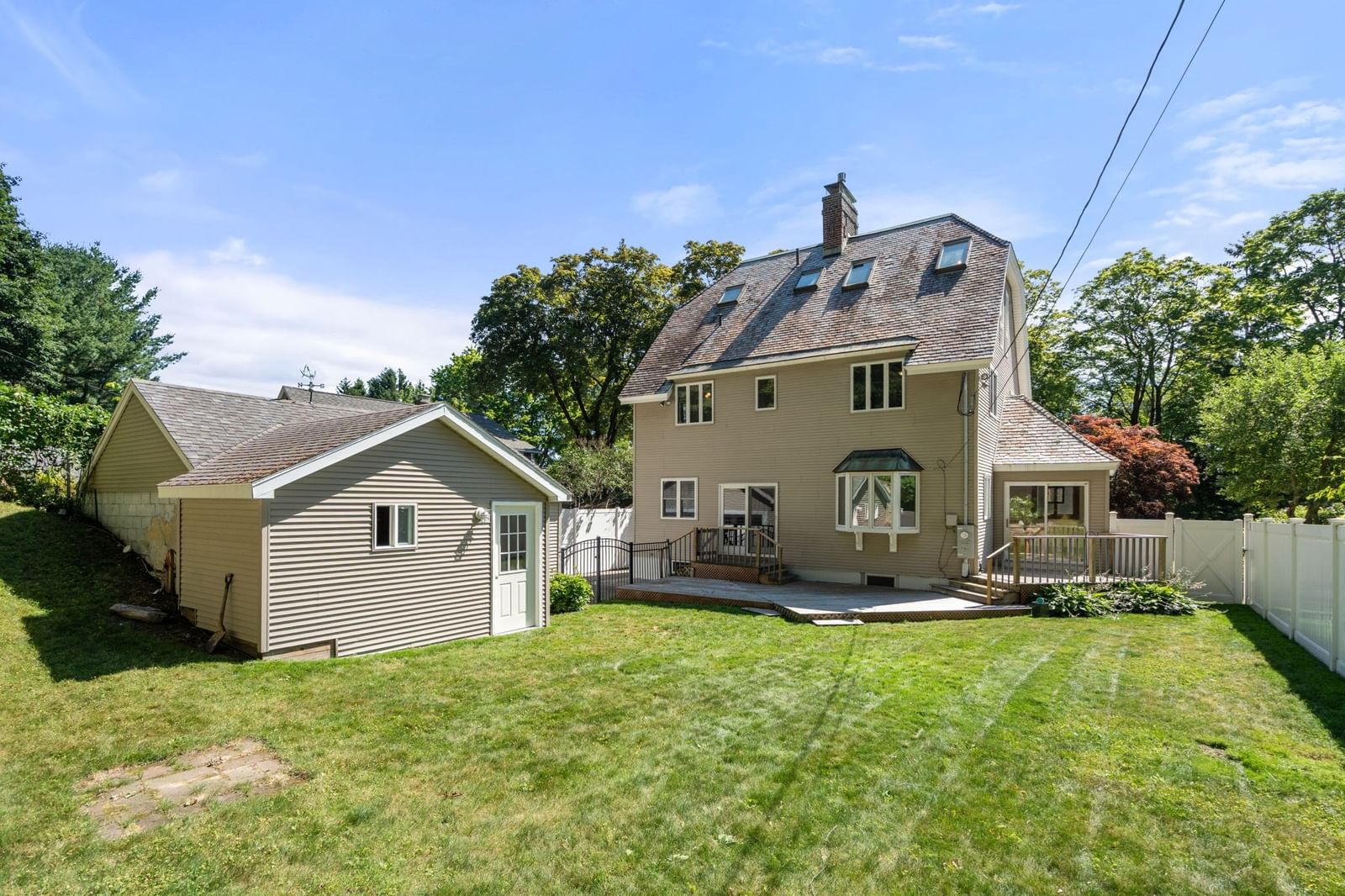 43 Laconia Rd Worcester — Photo 26 of 37