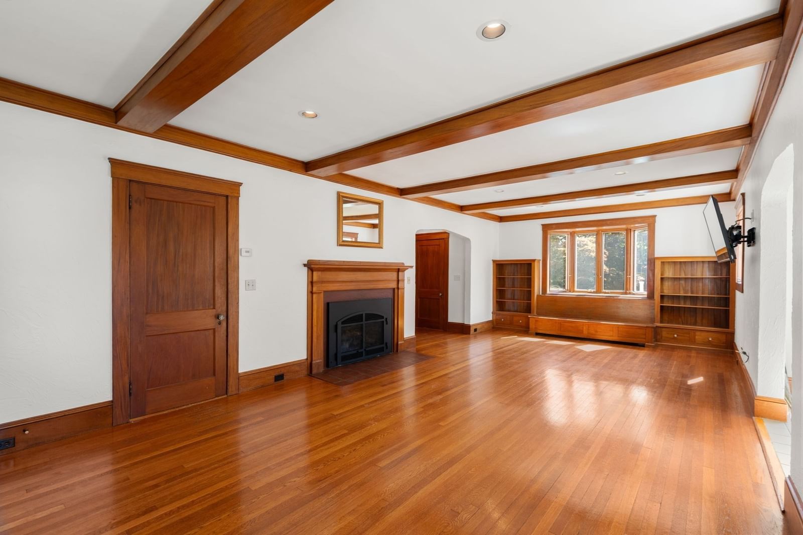 43 Laconia Rd Worcester — Photo 6 of 37