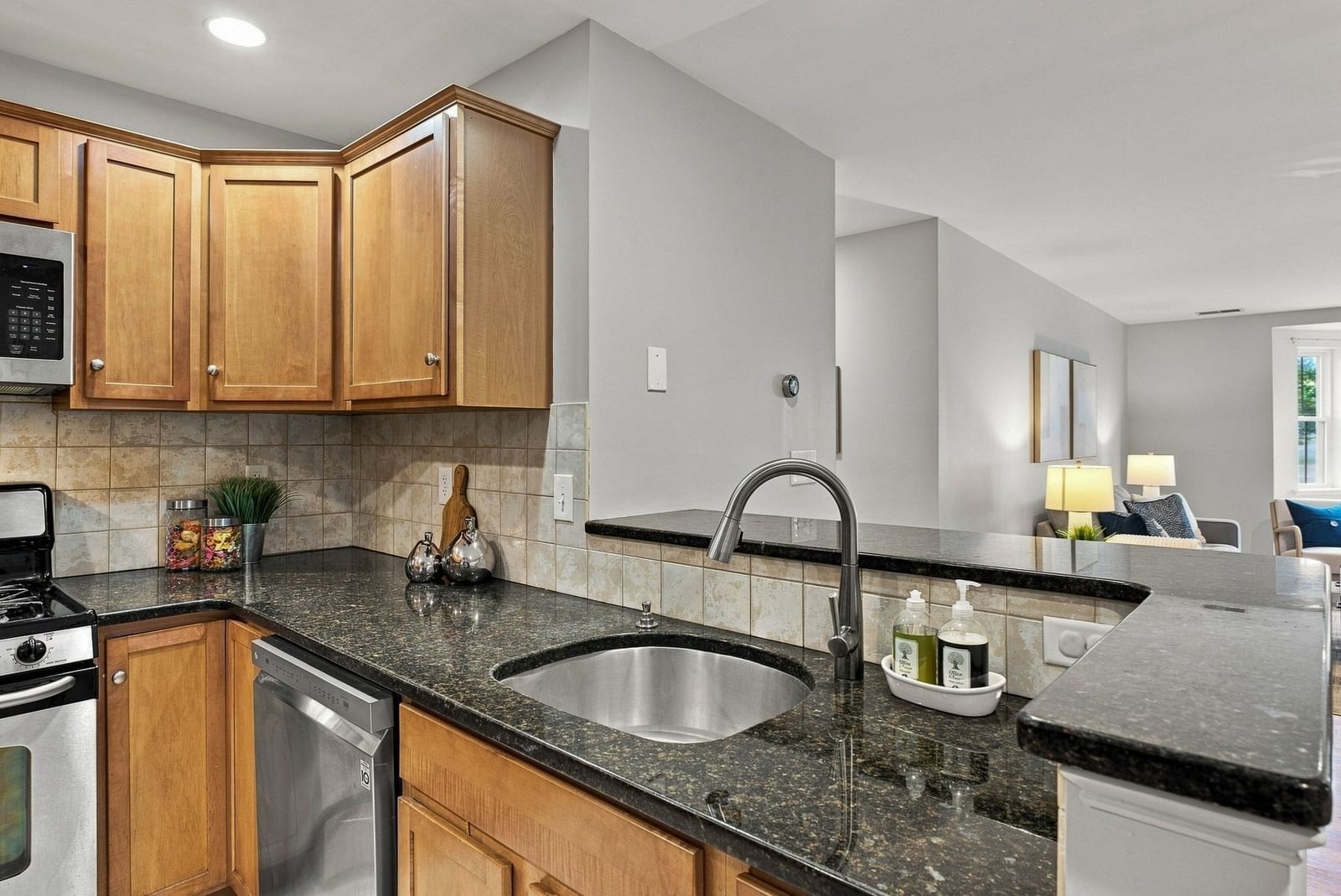 120 Wyllis Avenue #104 Everett — Photo 9 of 35