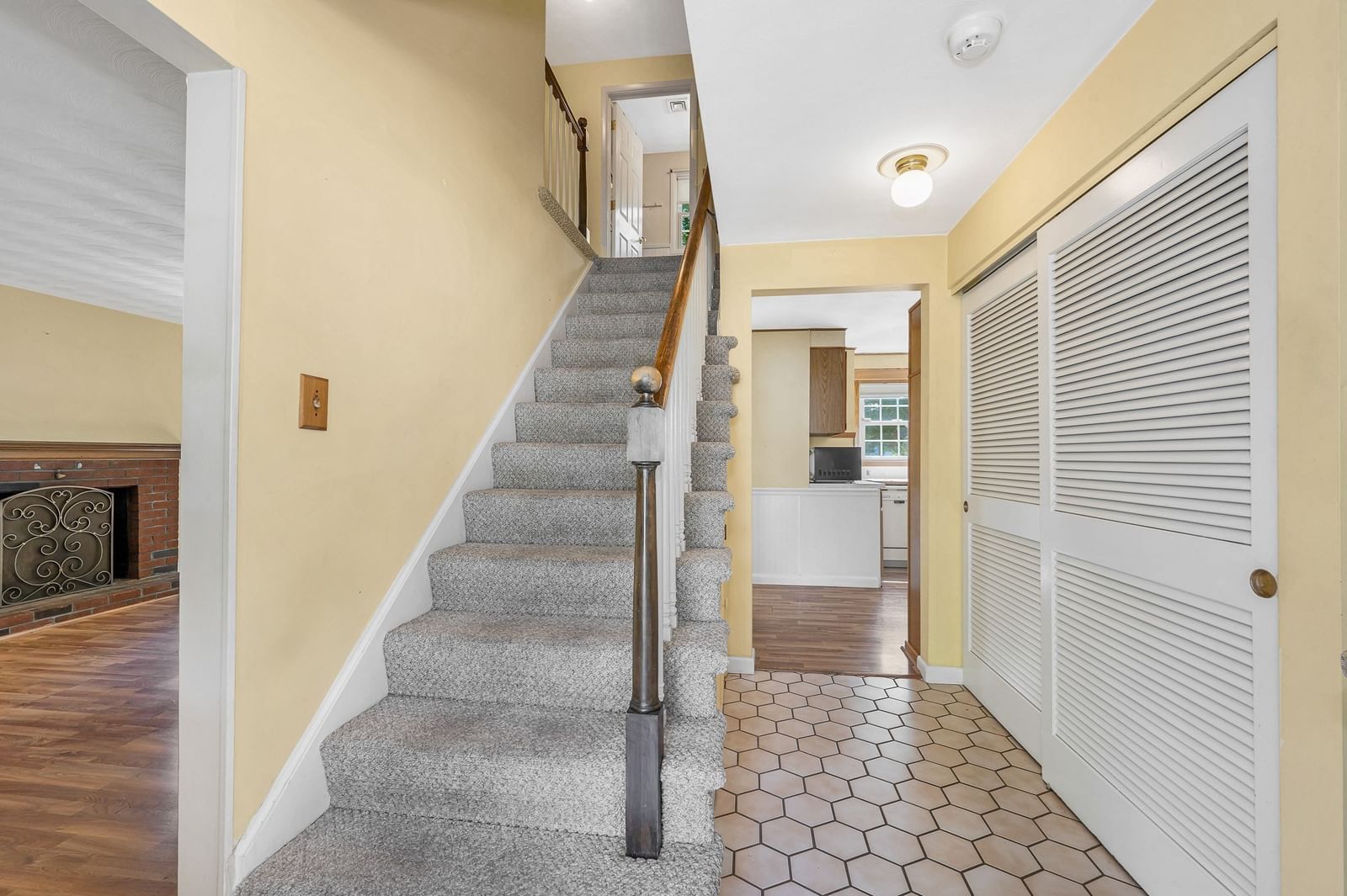 16 Porter Rd Chelmsford — Photo 3 of 35