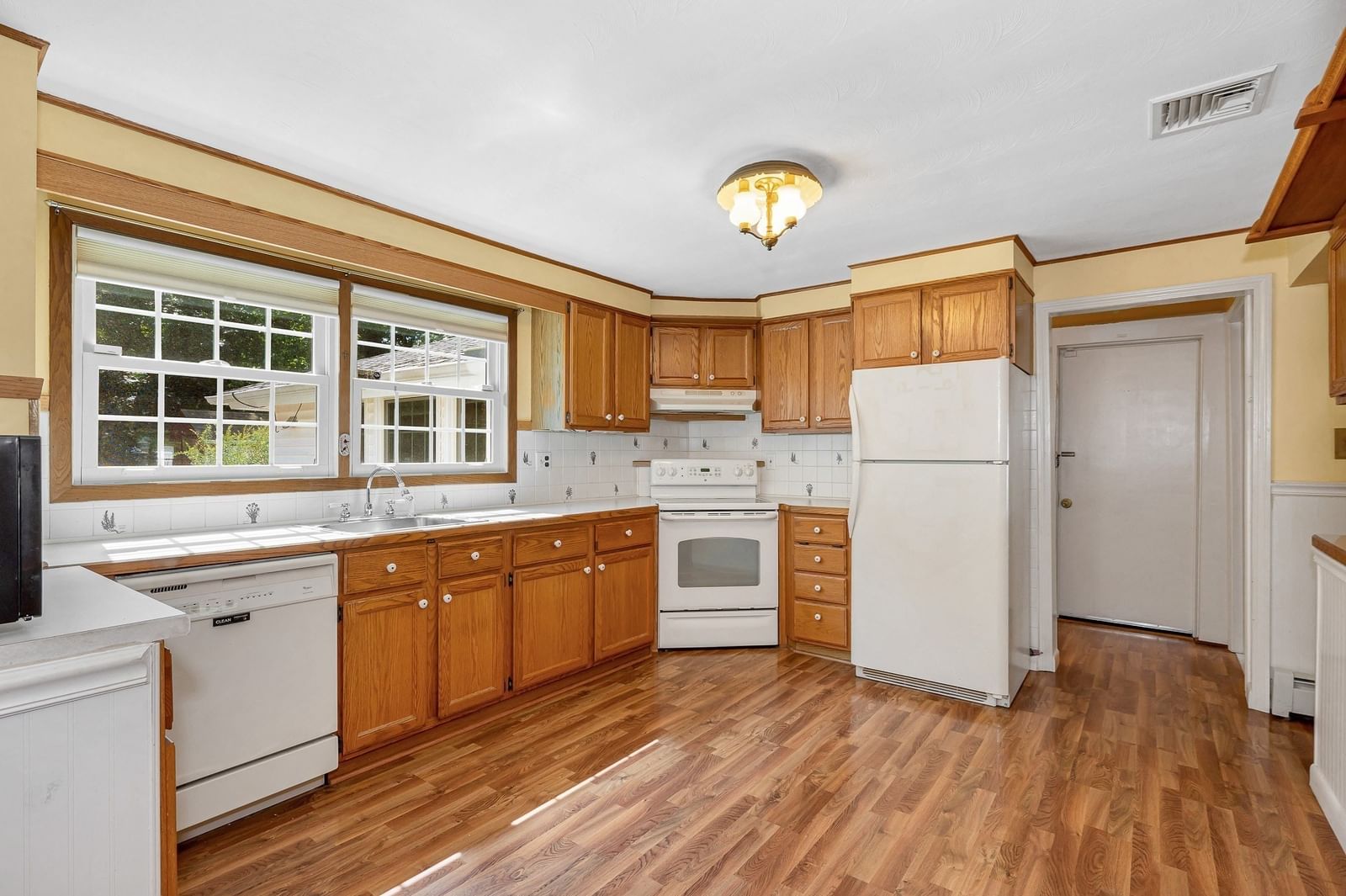 16 Porter Rd Chelmsford — Photo 7 of 35
