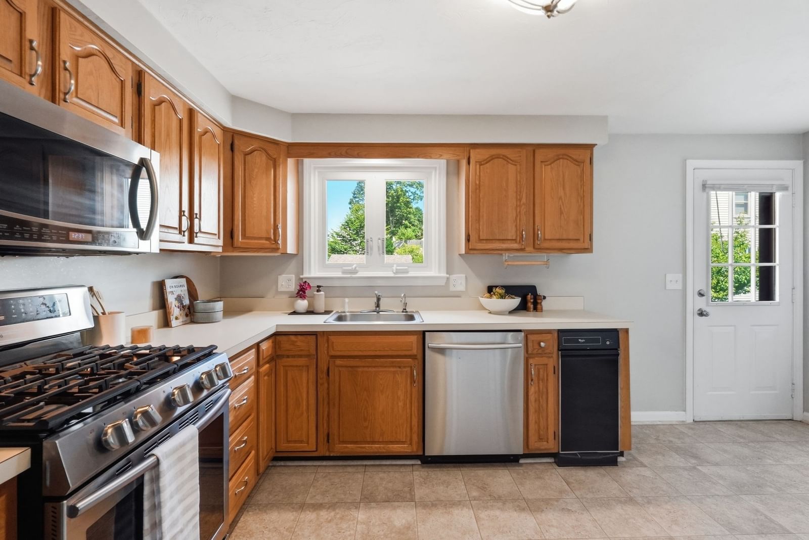 35 Merrymount Rd #3 Quincy — Photo 9 of 42