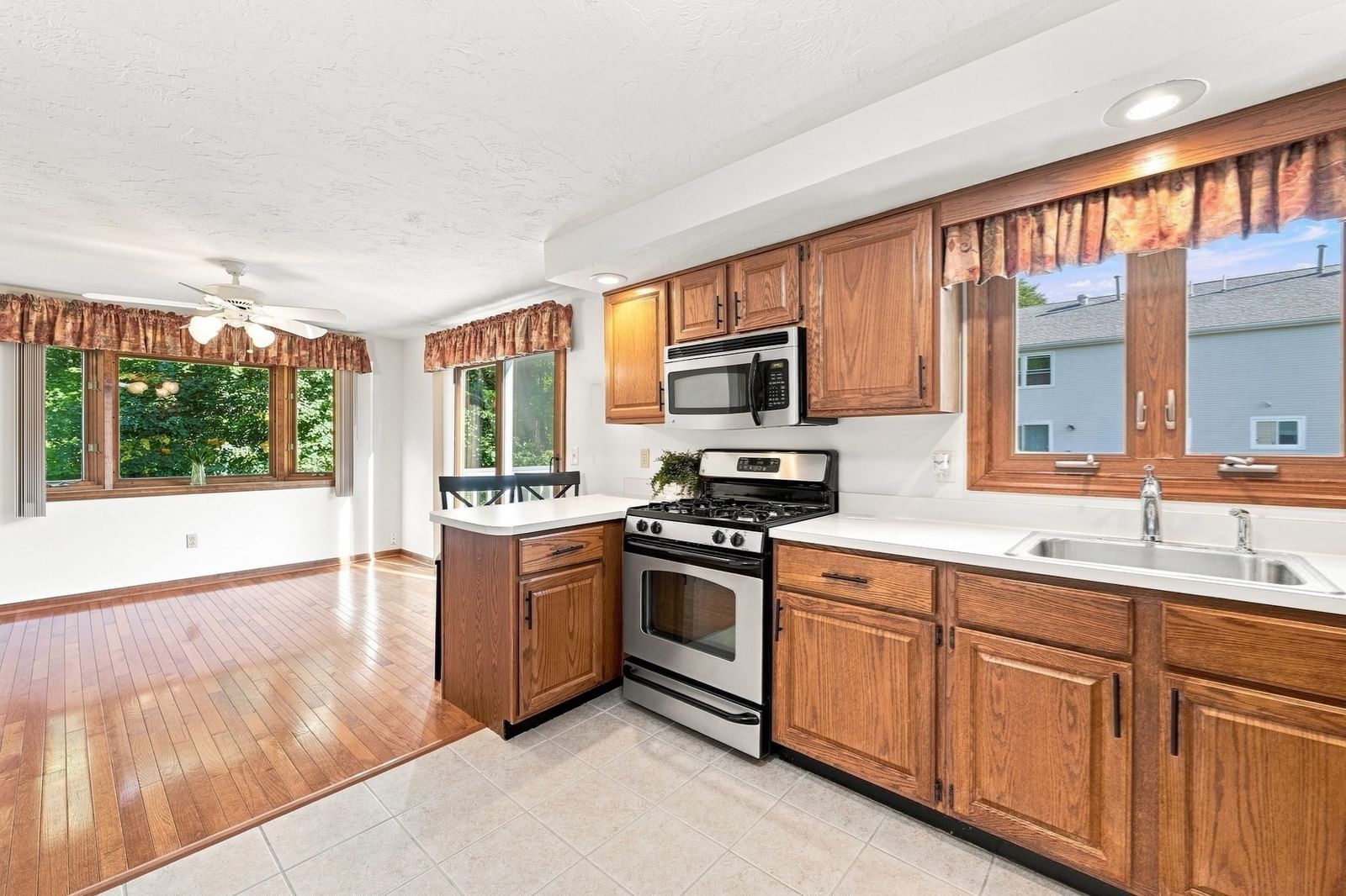 43 Villa Roma Dr #43 Tewksbury — Photo 14 of 42