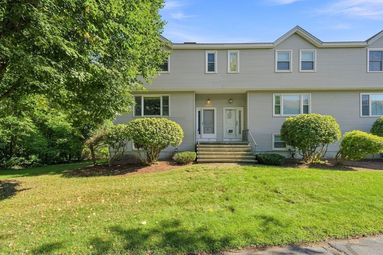 43 Villa Roma Dr #43 Tewksbury — Photo 2 of 42