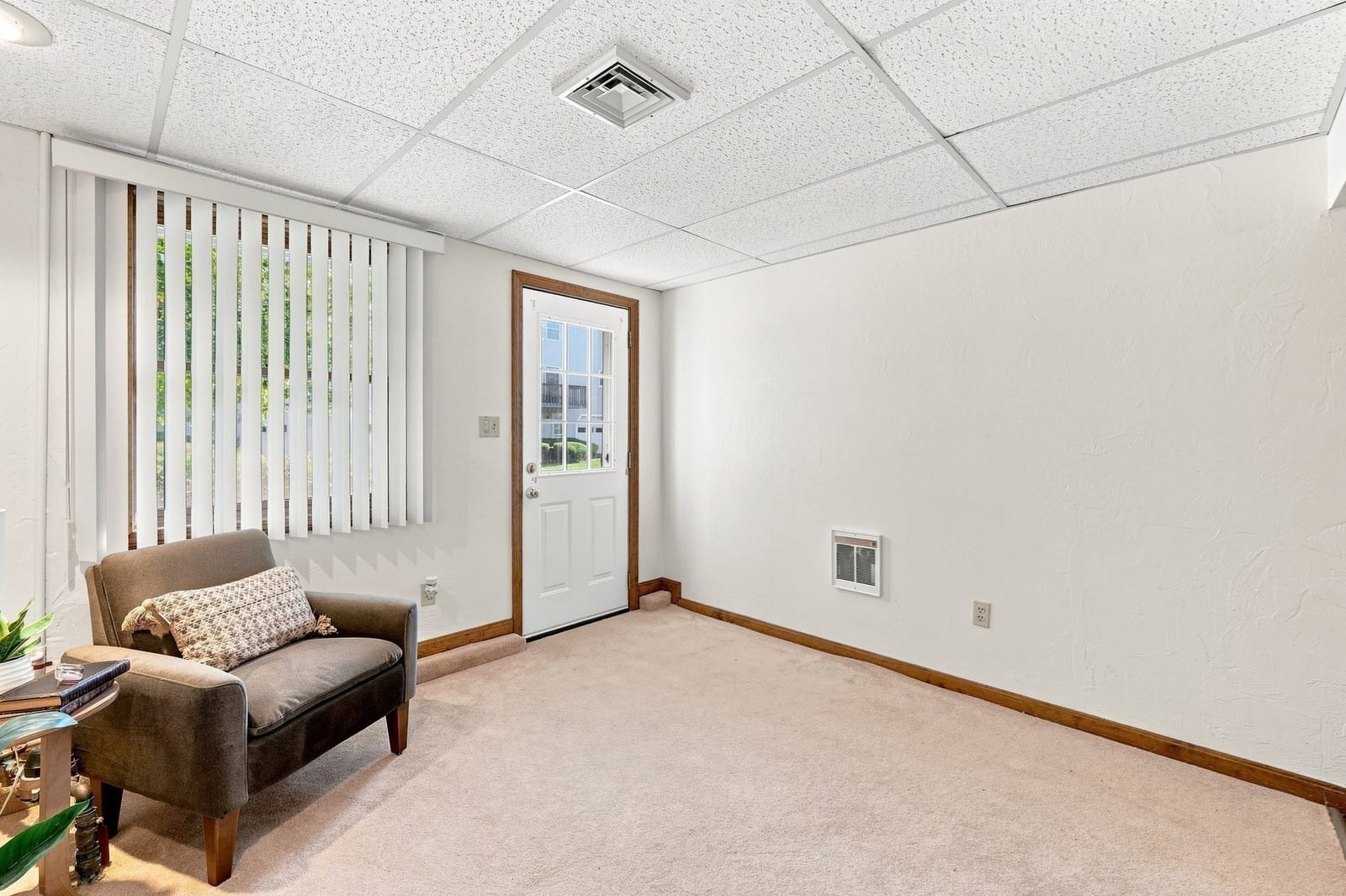 43 Villa Roma Dr #43 Tewksbury — Photo 3 of 42