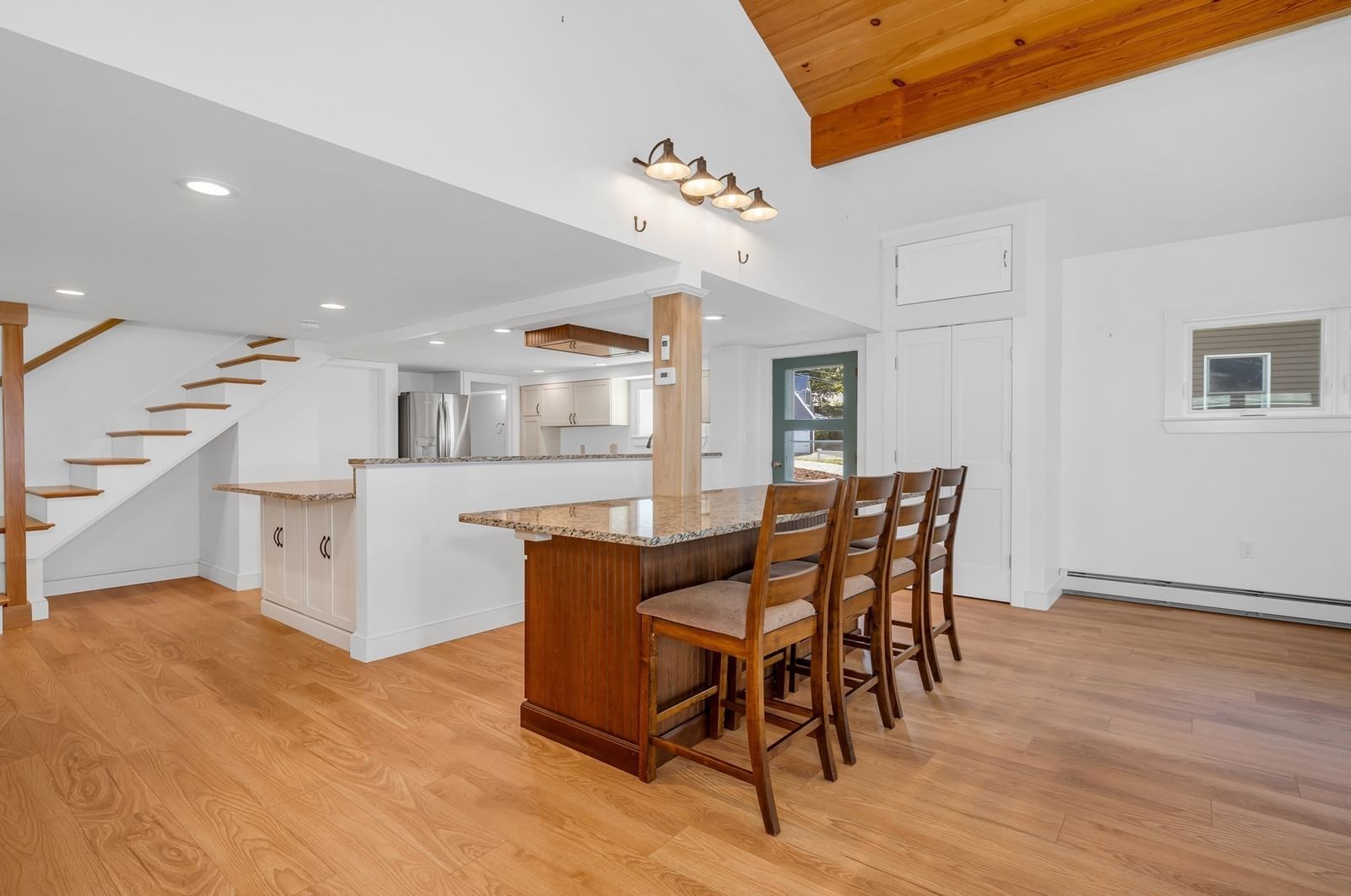 Listing Image 12