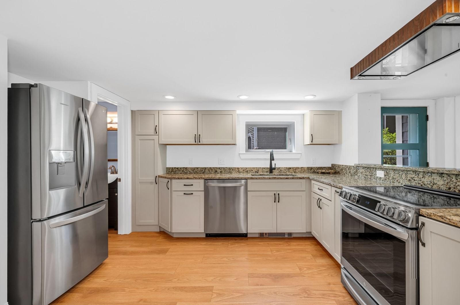 22 Lake Attitash Rd Amesbury — Photo 2 of 40